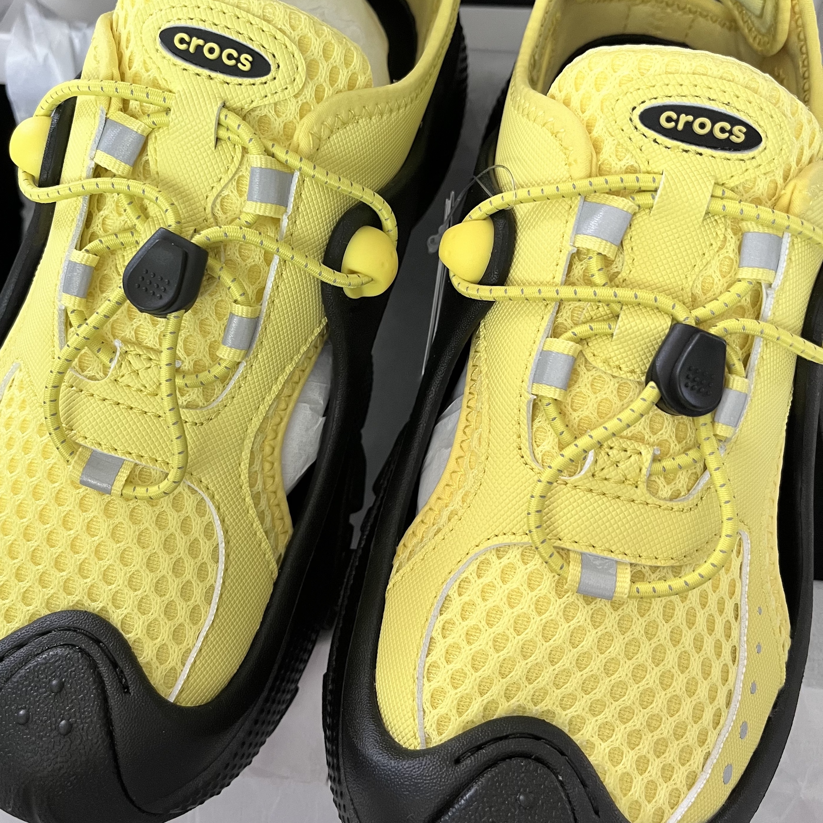 Crocs Trail Break 2 Chartreuse 착용 스타일
