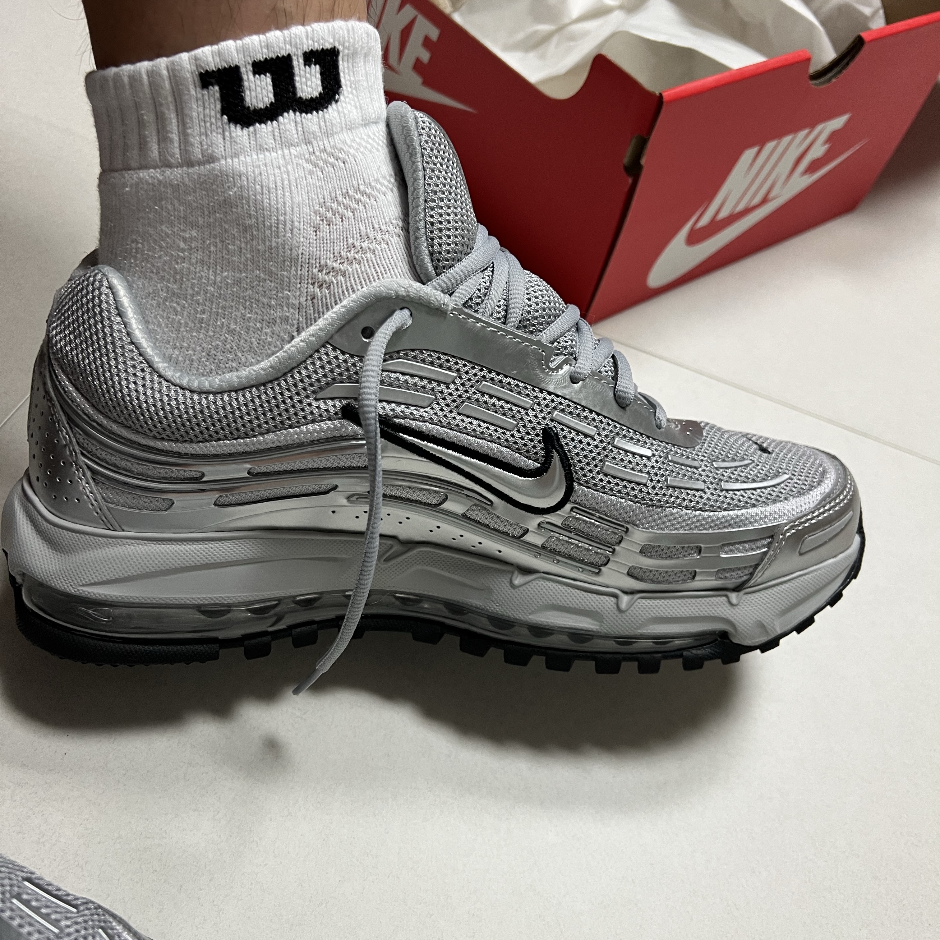 Nike Air Max TL 2.5 Metallic Silver 착용 스타일 - 3