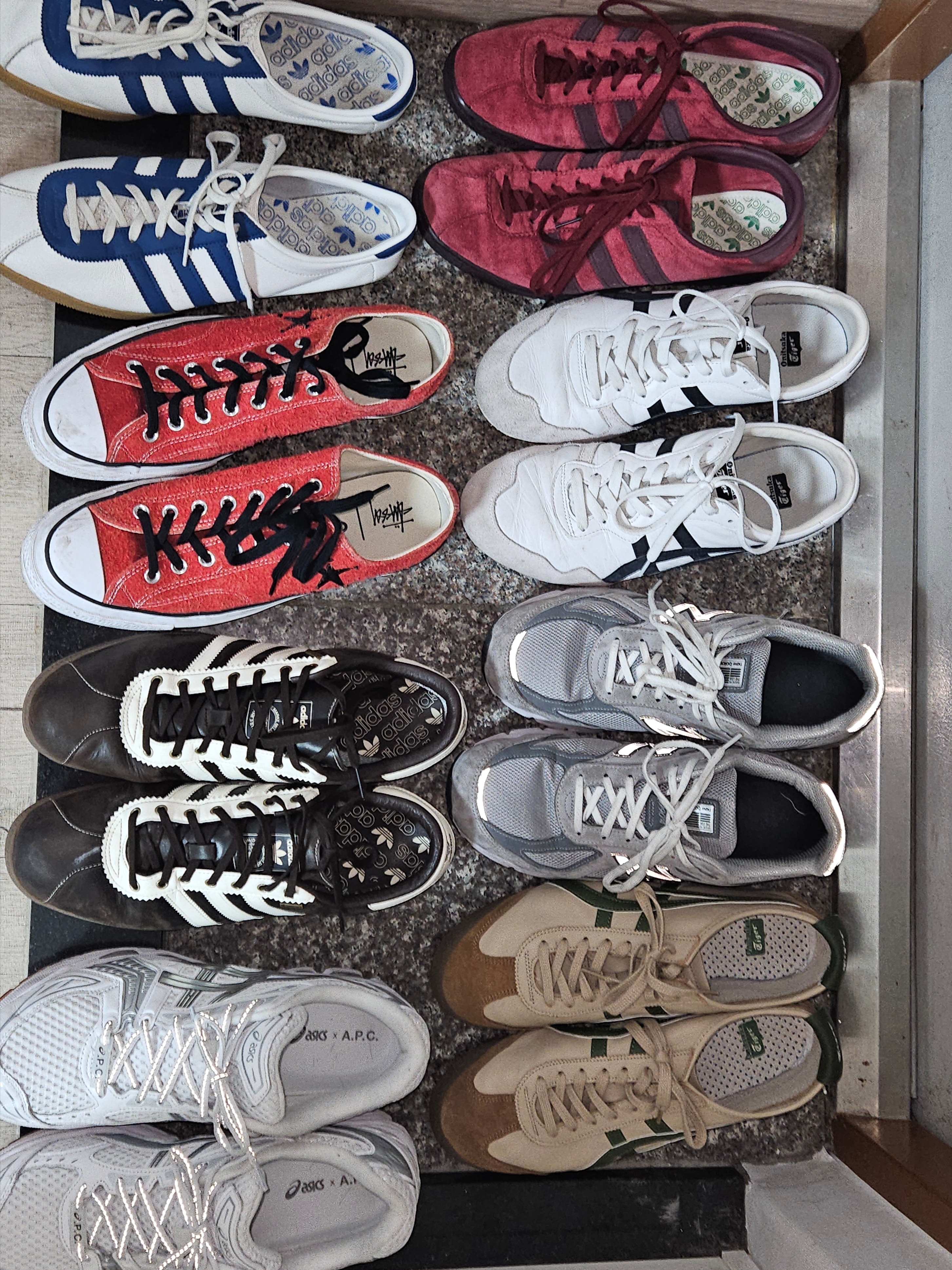 Adidas BW Army Bliss, Nike V2K Run Black Anthracite 착용 스타일 - 2