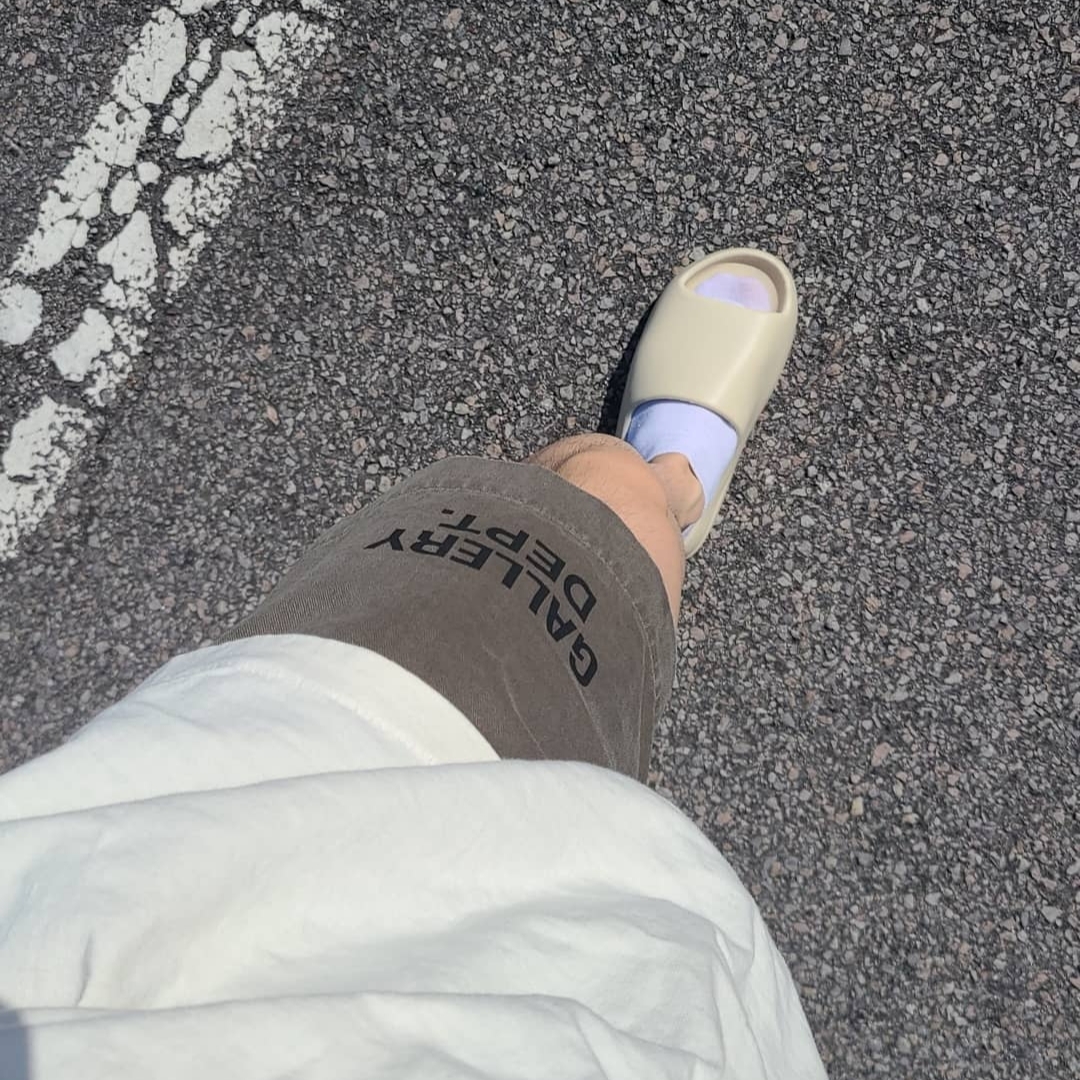 Gallery Dept. Logo Shorts Olive, Adidas Yeezy Slide Bone 2022/2023 착용 스타일