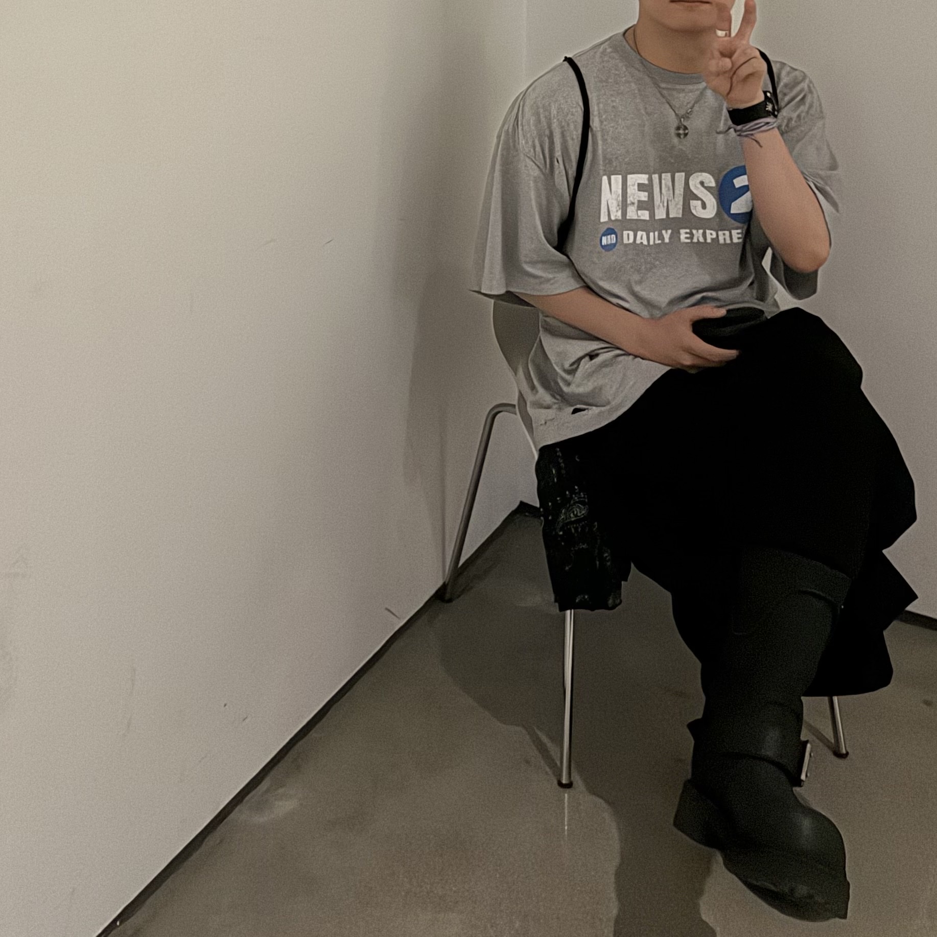 Nonnod Puckering News T-shirt Vintage grey, (W) Balenciaga Venom Boot Black 착용 스타일 - 2