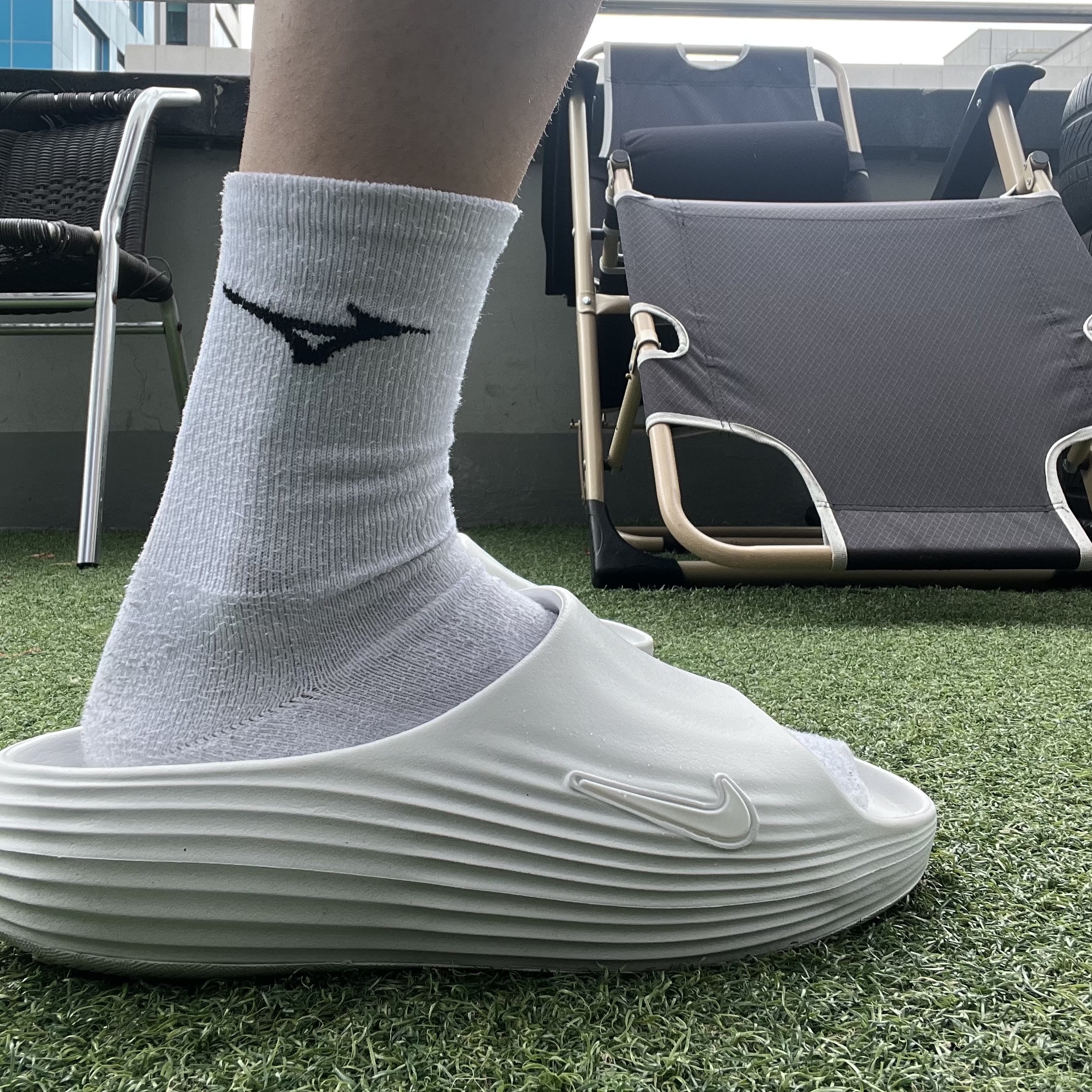 Nike ReactX Rejuven8 Slide Summit White 착용 스타일 - 1