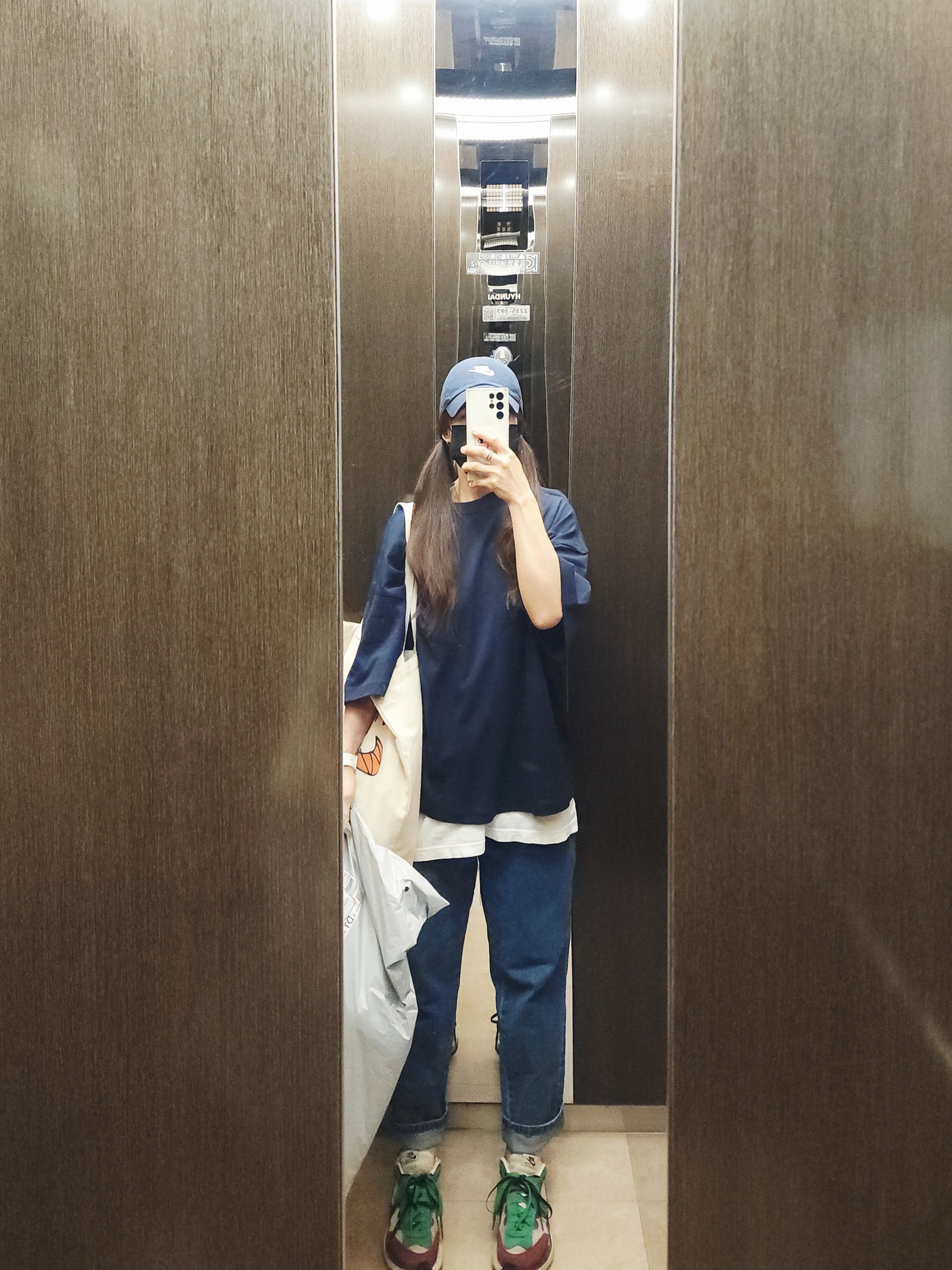 Nike Heritage 86 Futura Washed Cap Navy, Nike x Jacquemus Short Sleeve T-Shirt Dark Obsidian - US/EU 착용 스타일