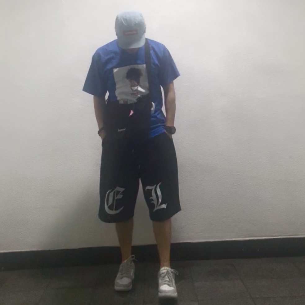 Supreme Small Messenger Bag Black - 22SS, Nike Dunk Low Retro Grey Fog 착용 스타일 - 2