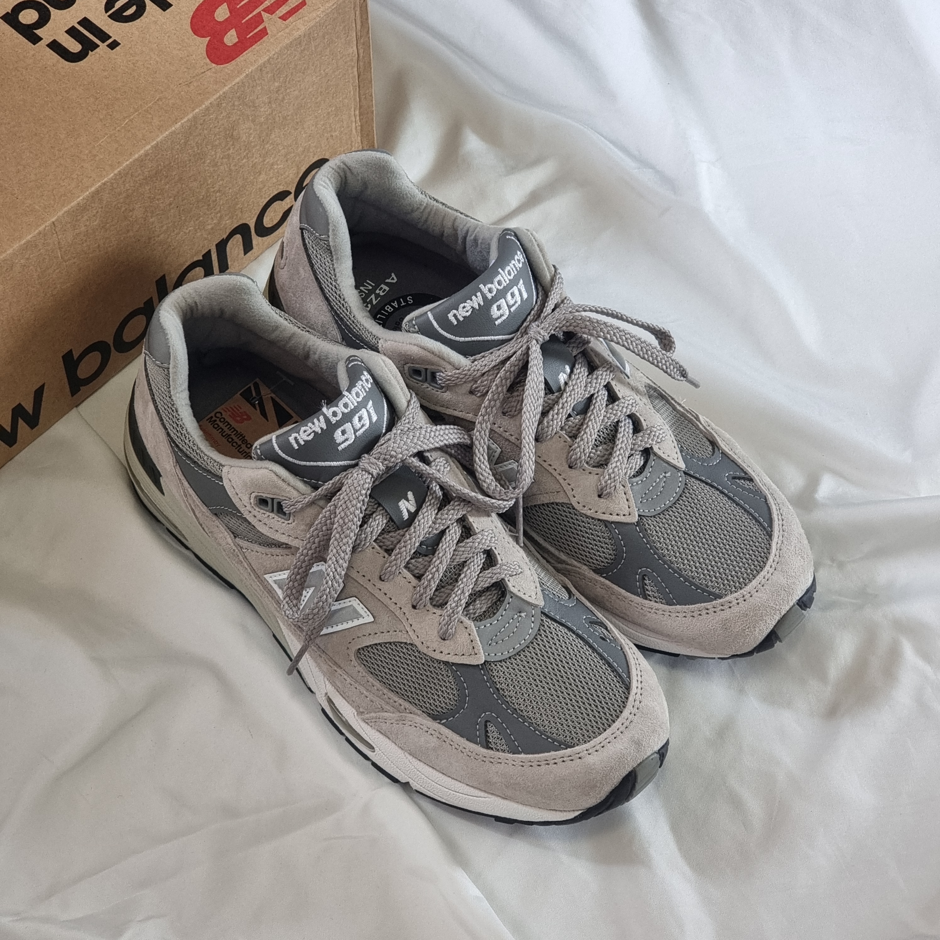 New Balance 991 Made in UK Grey 착용 스타일 - 1