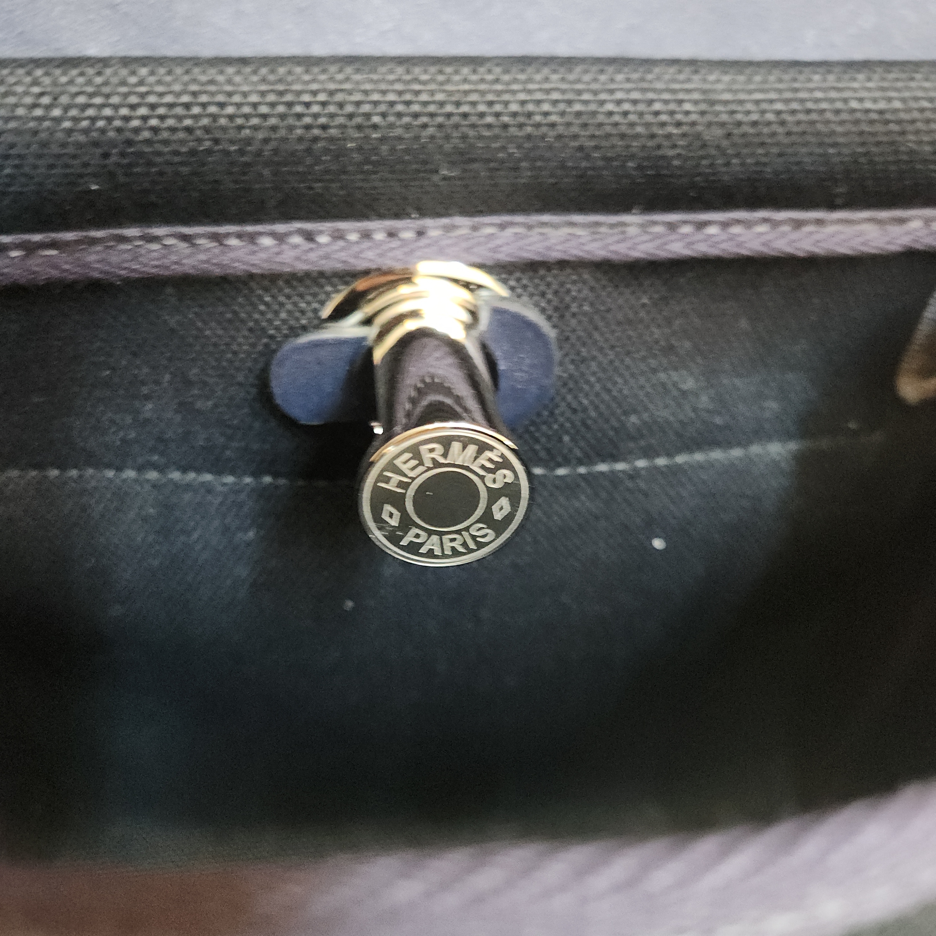 Hermes Herbag Zip 20 Bag Military Canvas Hunter Cowhide & Palladium Noir Bleu Indigo 착용 스타일 - 4