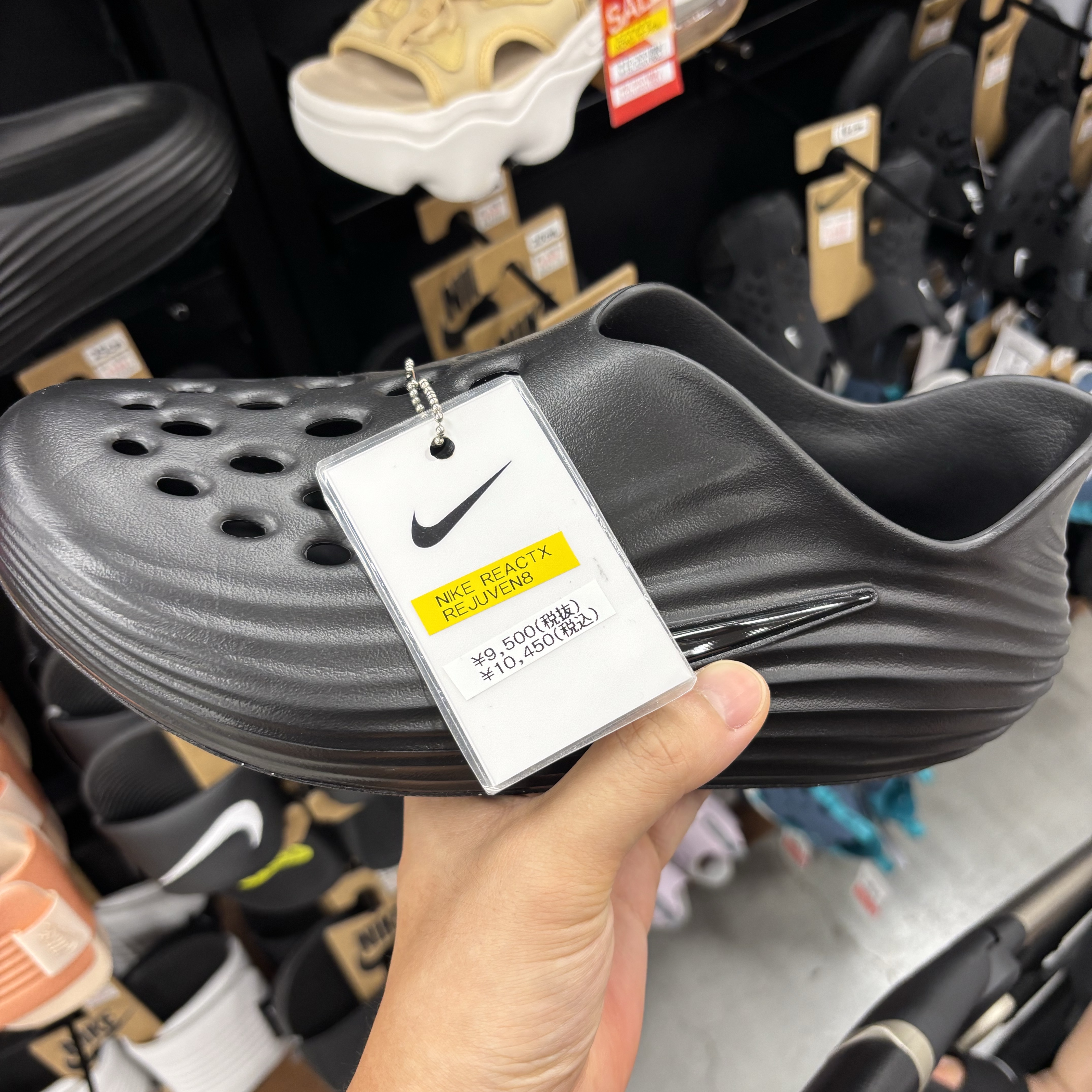 Nike ReactX Rejuven8 Triple Black 착용 스타일
