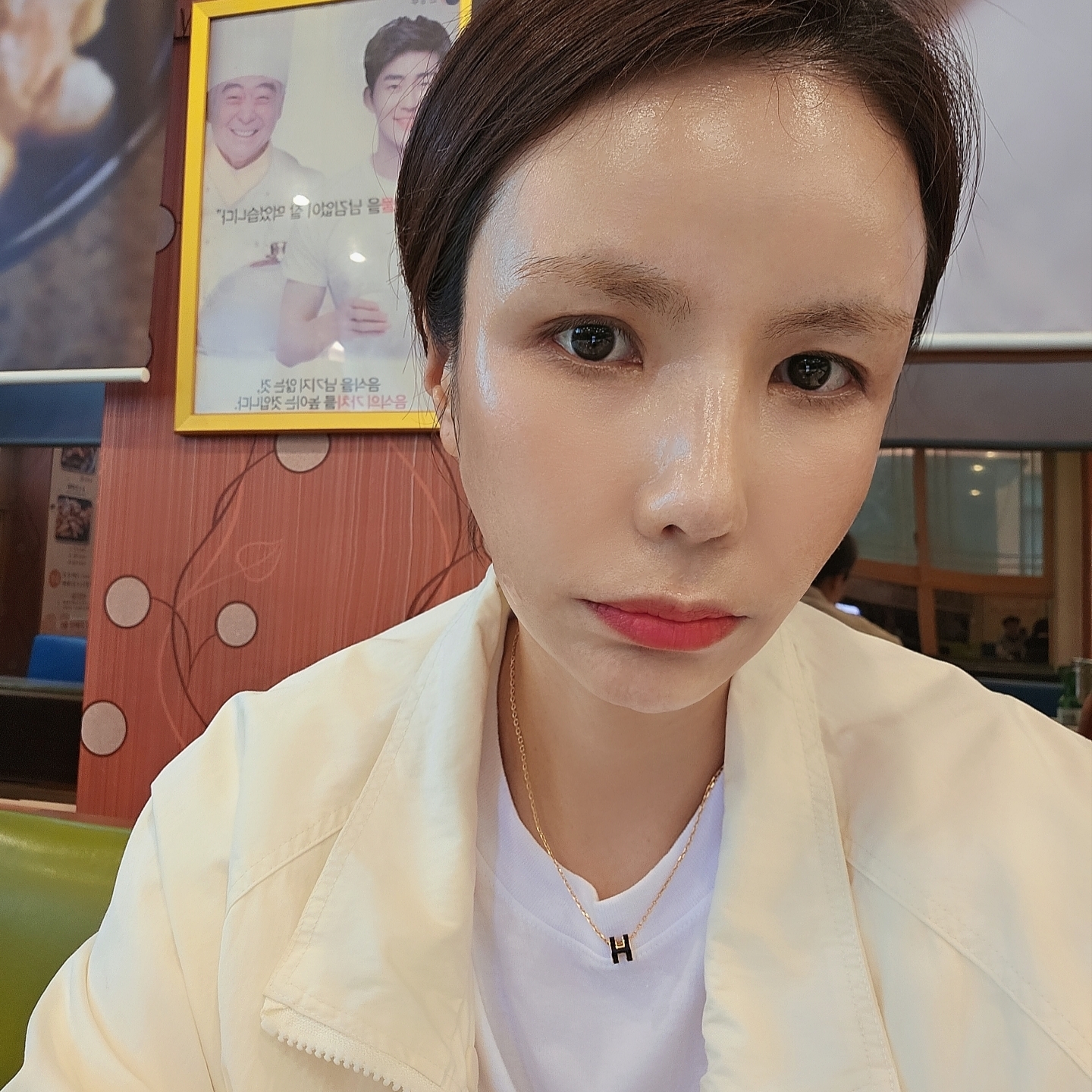 (W) Hermes Extra Sandal Nappa & Noir, Chrome Hearts Horseshoe Logo Pocket T-Shirt White 착용 스타일 - 4