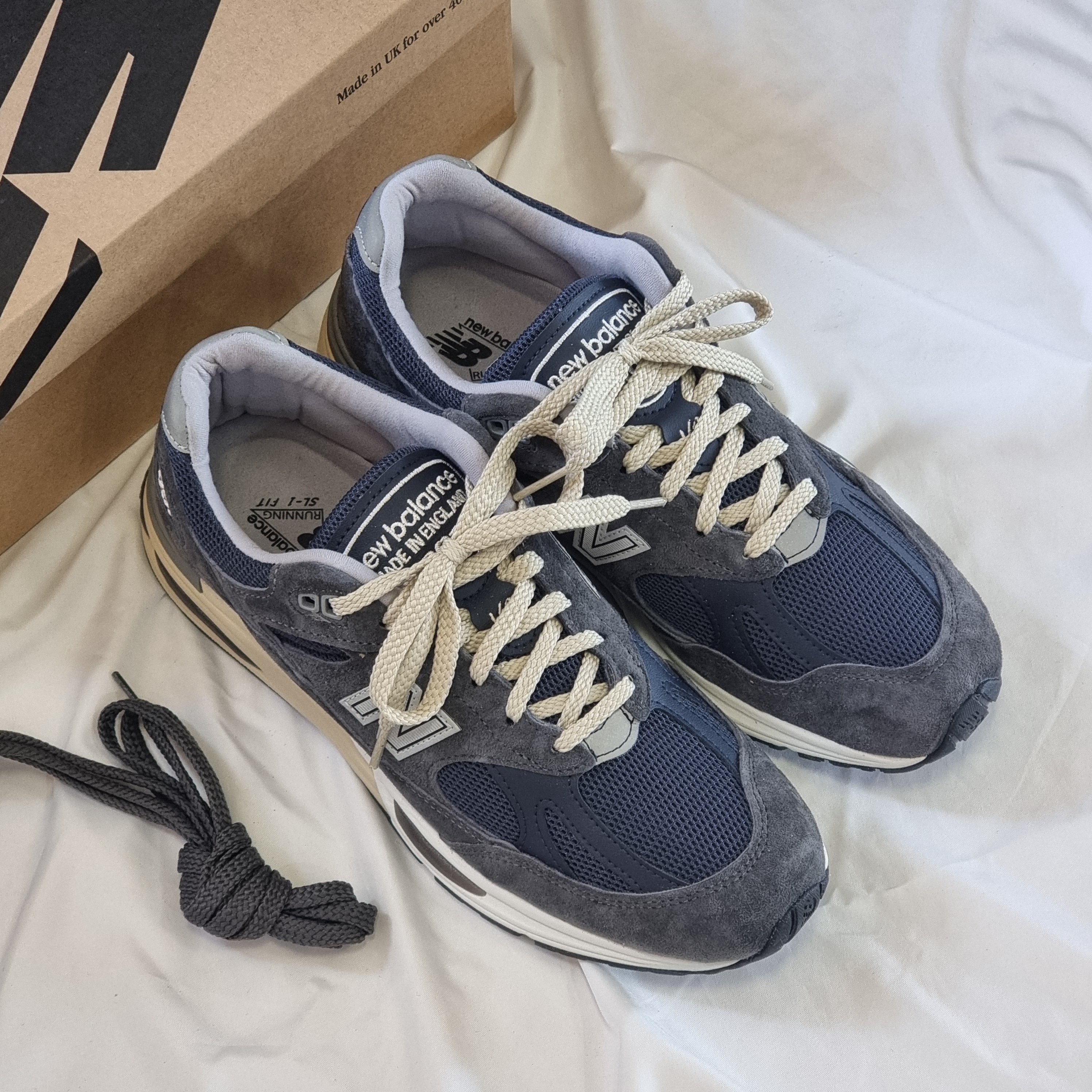 New Balance 991v2 Made in UK Dark Gull Grey 착용 스타일 - 1