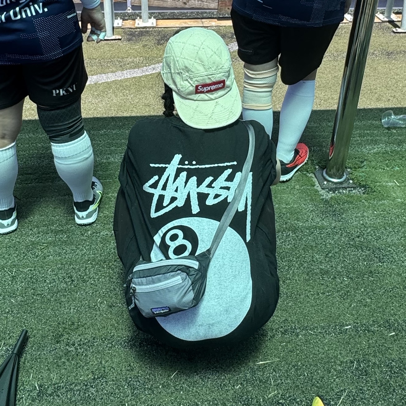 Stussy 8 Ball Pigment Dyed T-Shirt Black, Supreme Punched Denim Camp Cap Dyed Beige - 23FW 착용 스타일 - 1