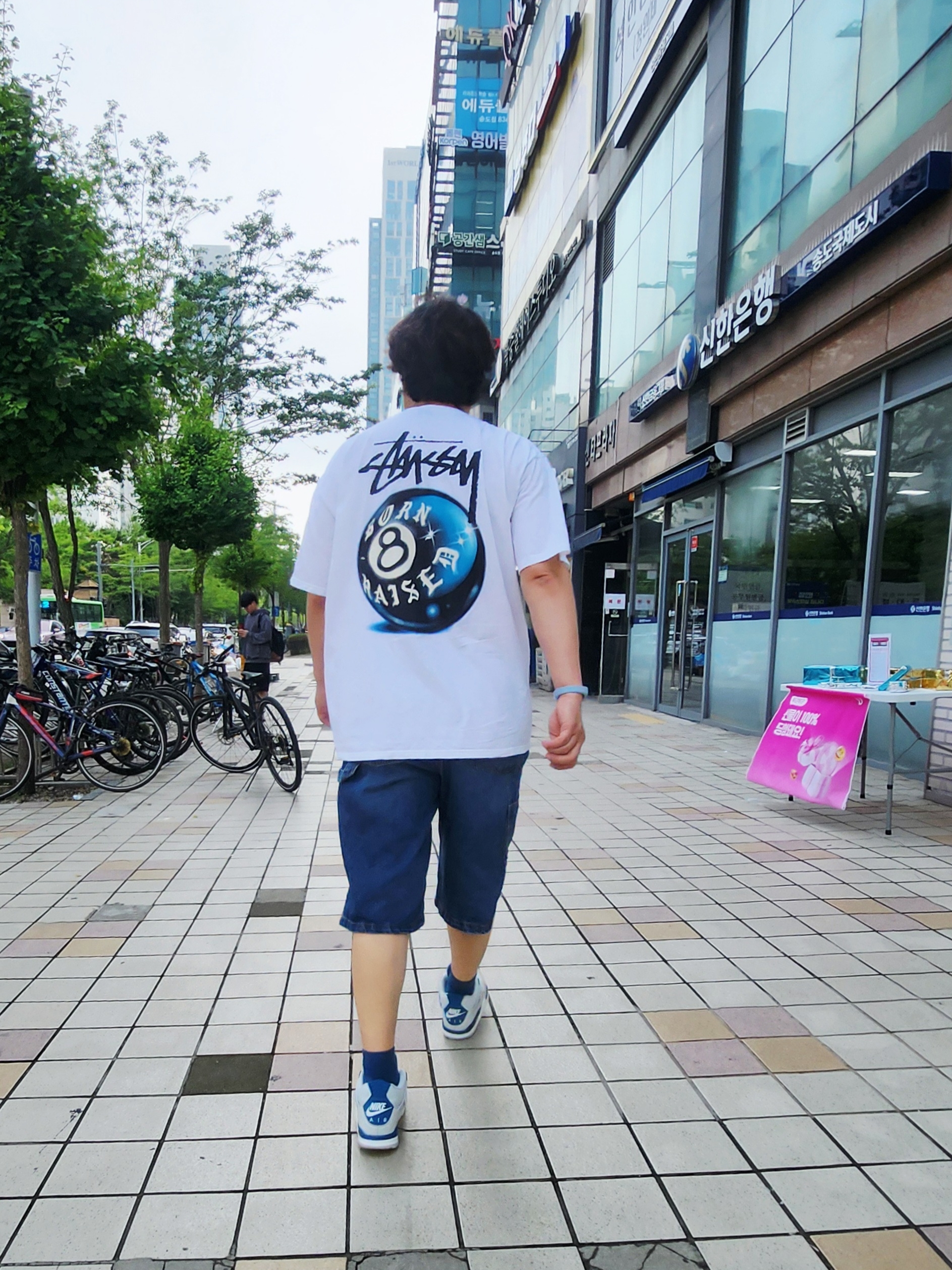 Stussy x Born X Raised 8 Ball T-Shirt White, Jordan 4 Retro Industrial Blue 착용 스타일