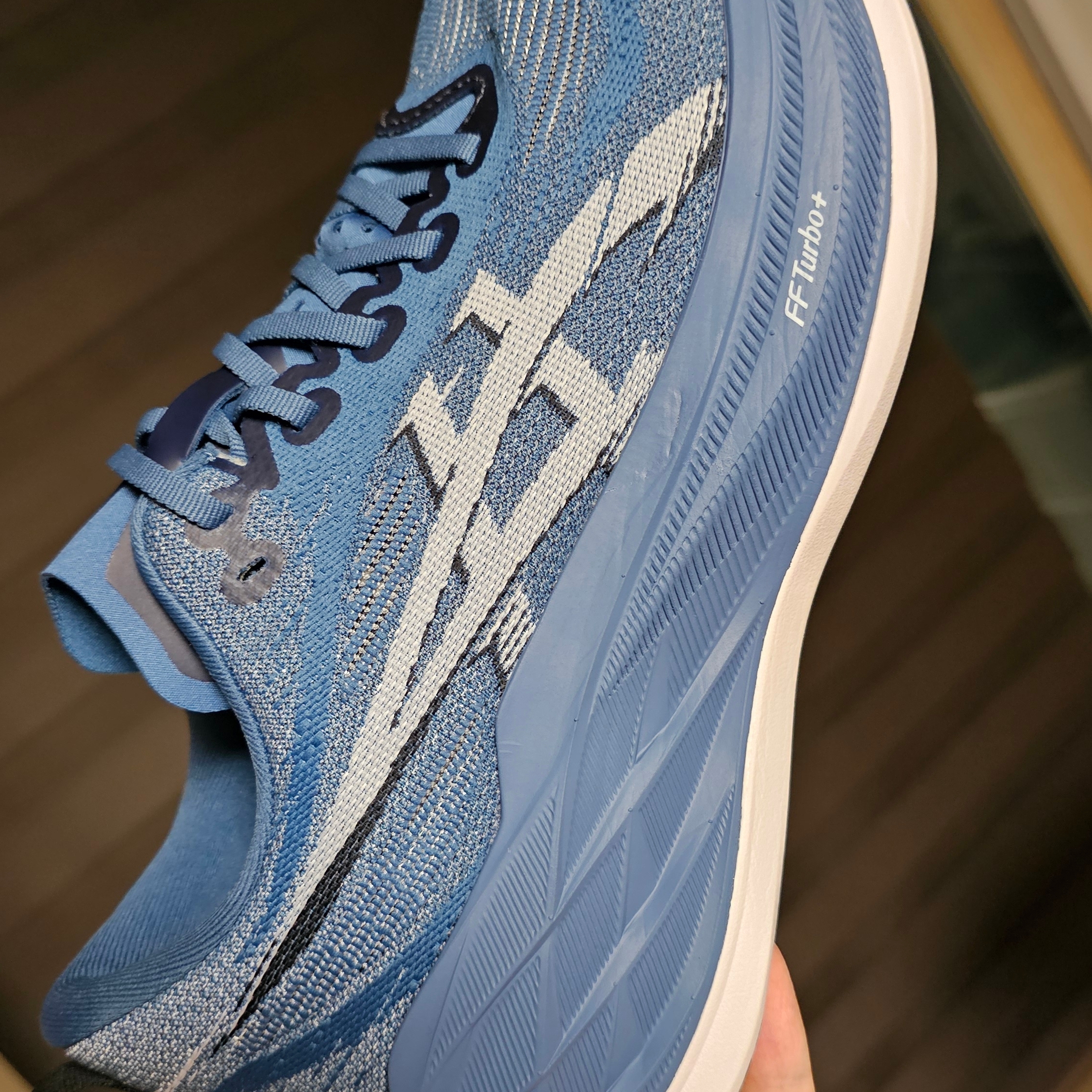 Asics Superblast 2 Winter Sea White 착용 스타일