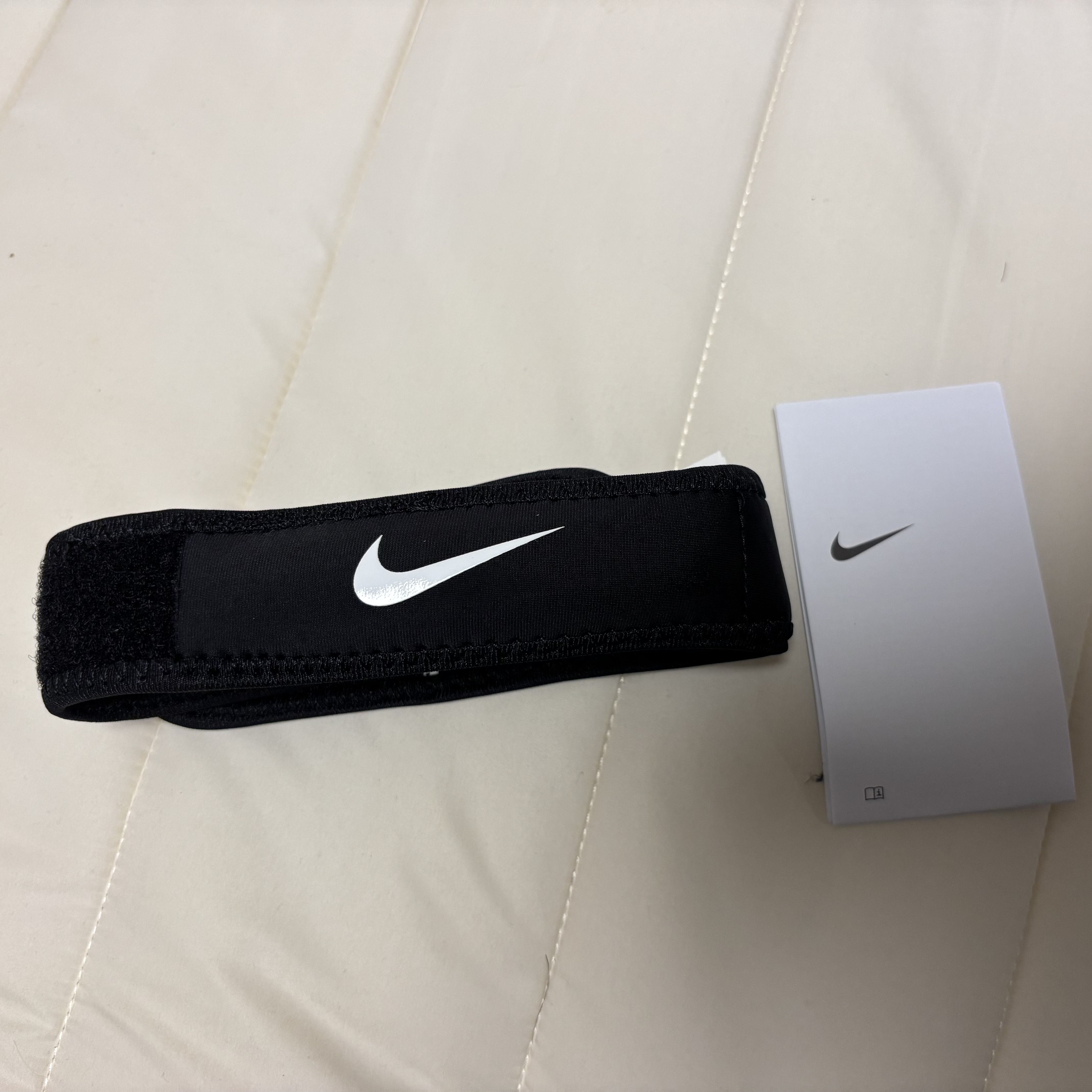 Nike Pro Patella Band Black 착용 스타일