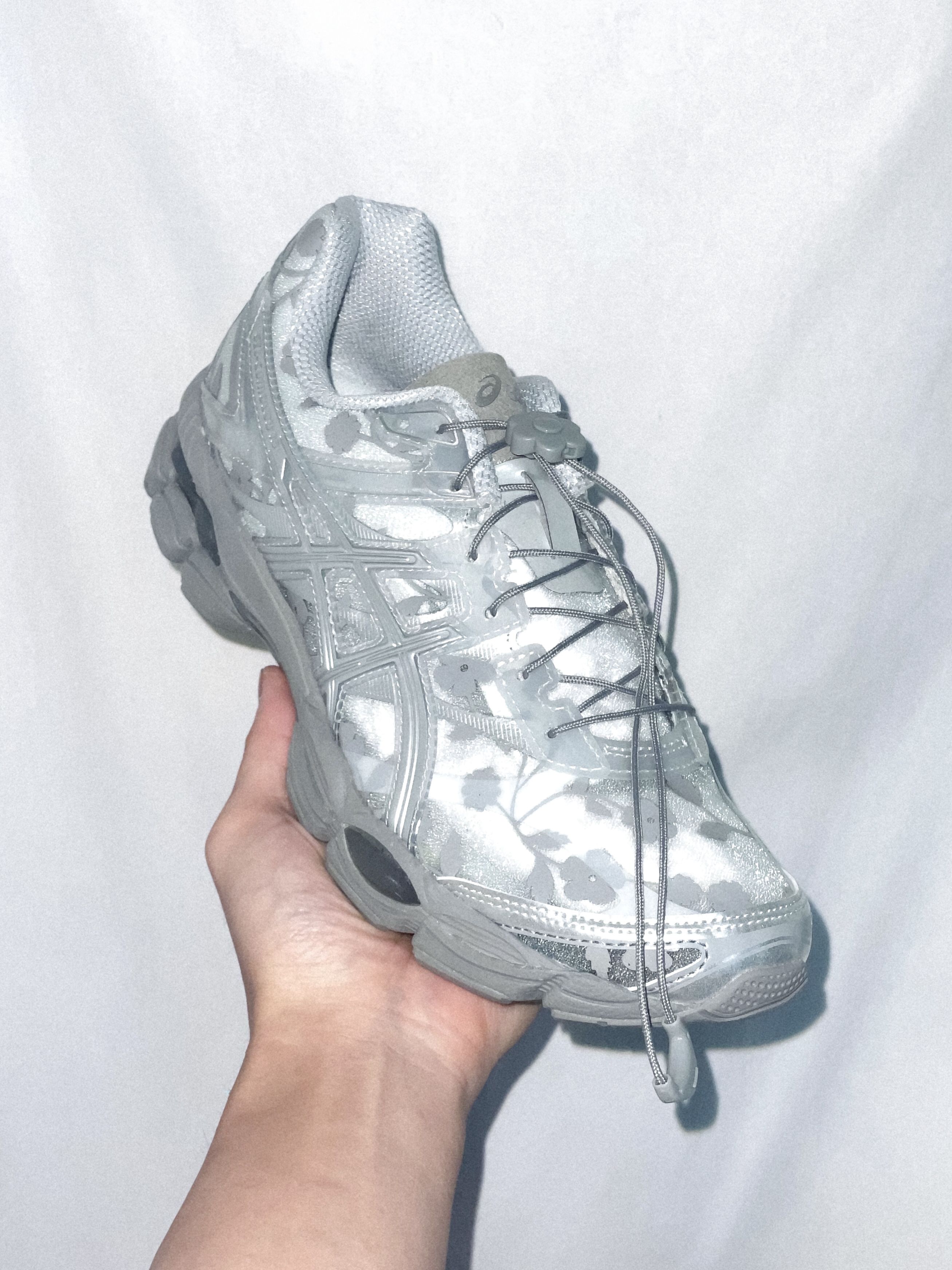 Asics x Cecilie Bahnsen Gel-Cumulus 16 Gray 착용 스타일