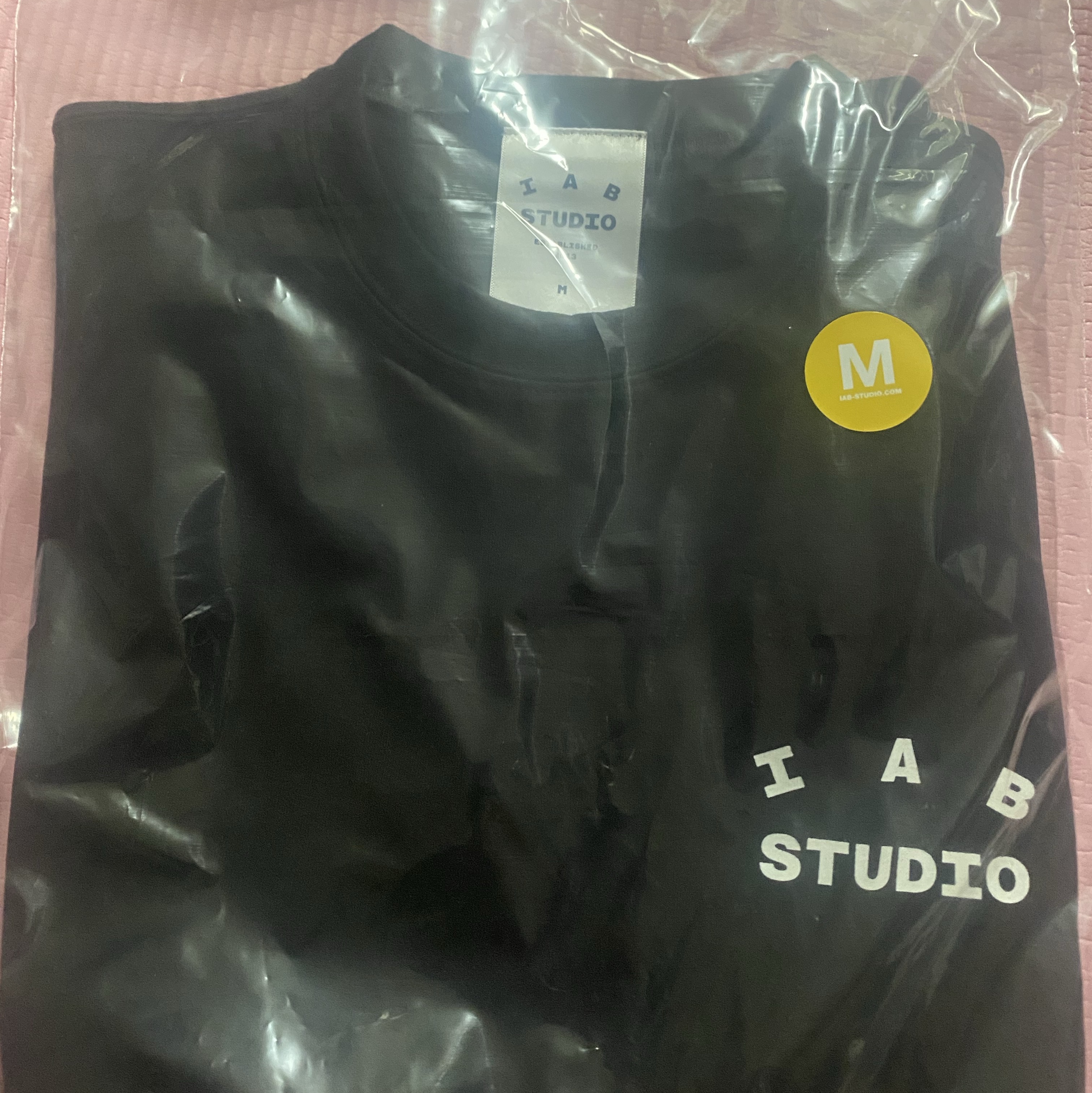 IAB Studio Basic T-Shirt Black White 착용 스타일
