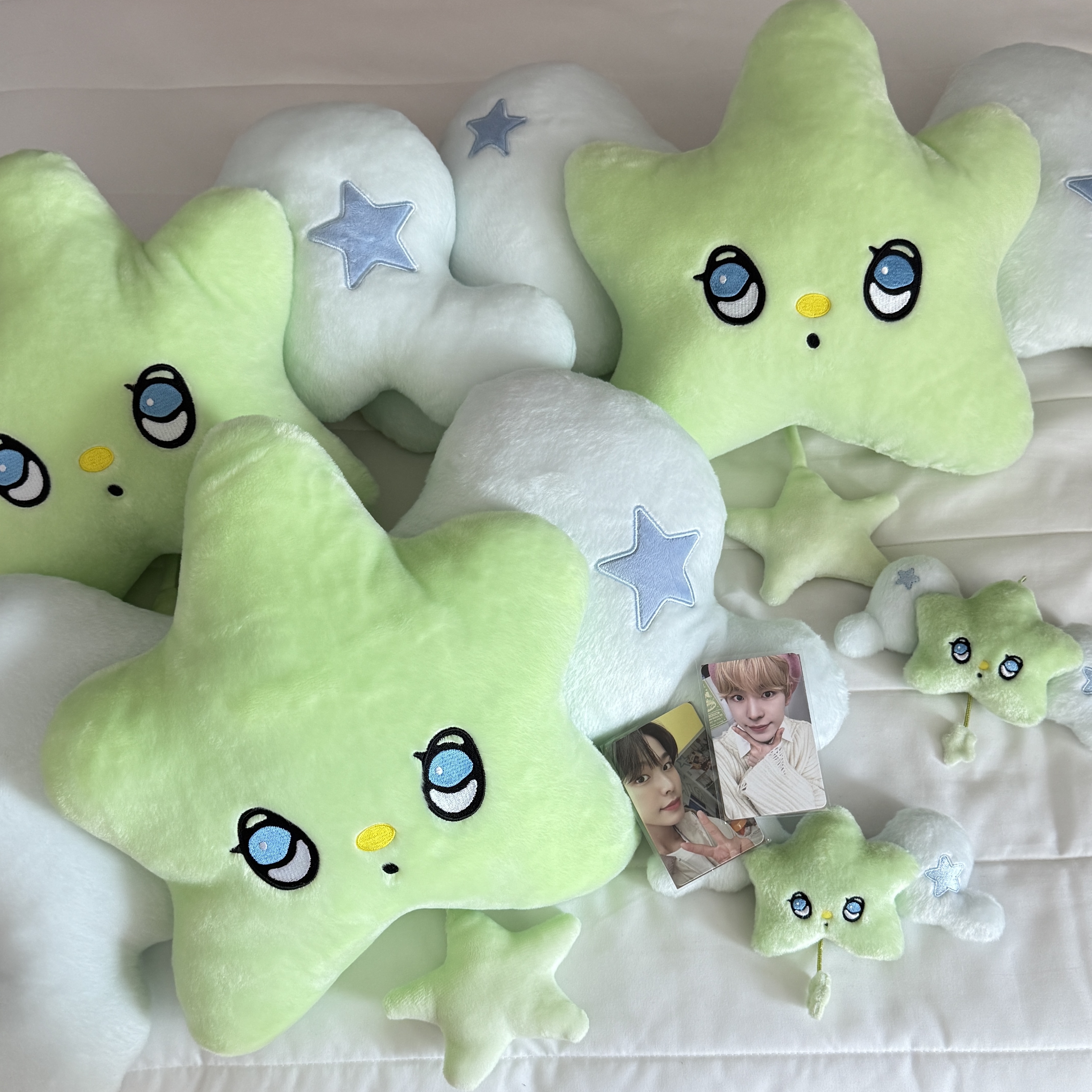 NCT Wish Station Wichu Cushion & Photocard Set (1 Blind Photocard) 착용 스타일