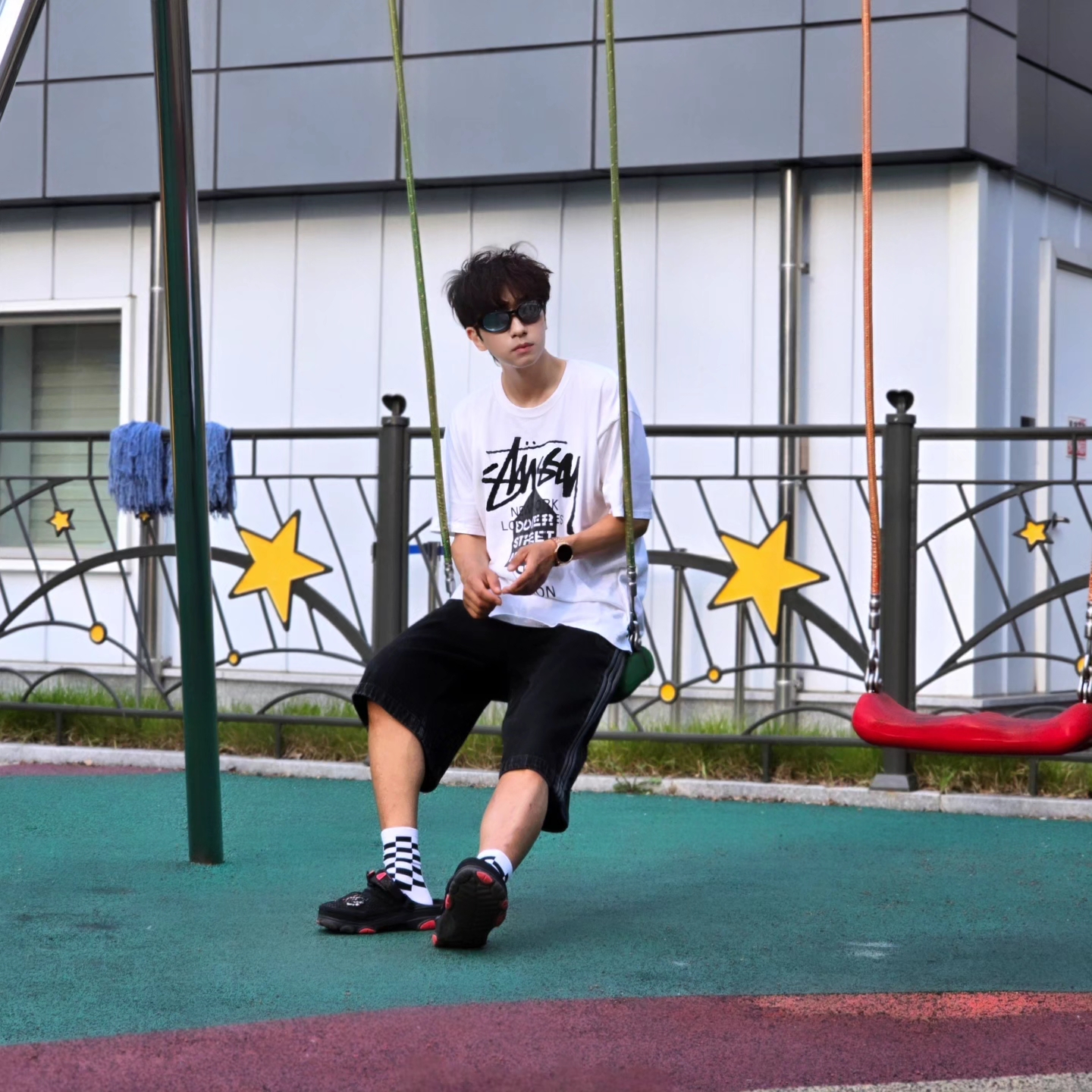 Stussy DSM World Tour T-Shirt White, Samsung Galaxy Watch6 44mm LTE Silver (Korean Ver.) 착용 스타일 - 2