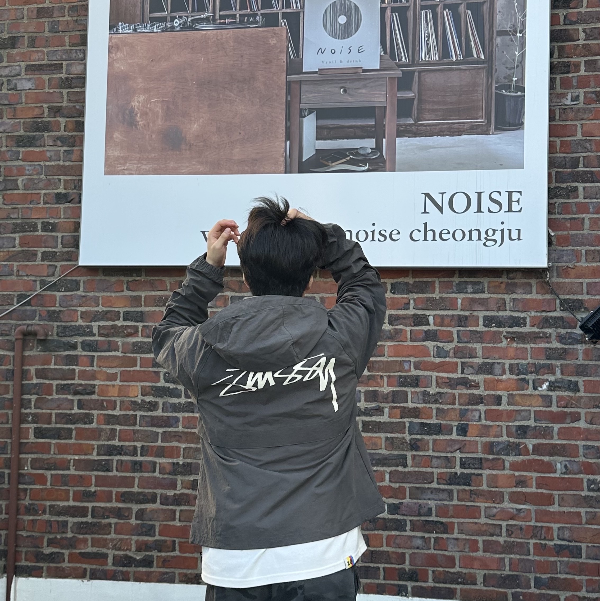 Stussy Wave Dye Beach Shell Jacket Black 착용 스타일
