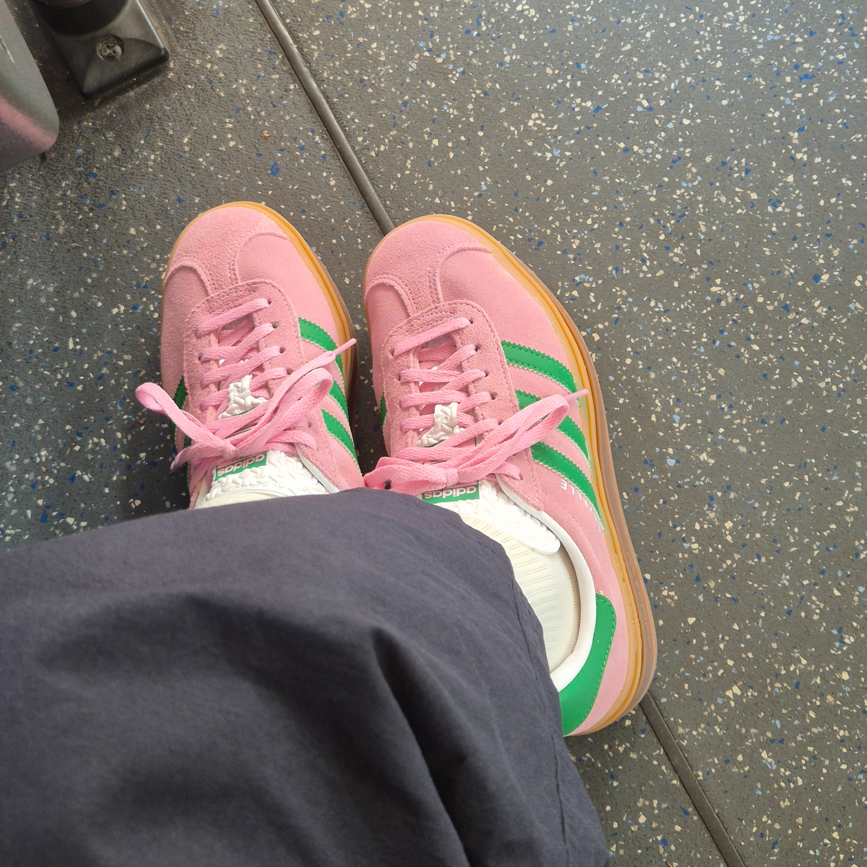 (W) Adidas Gazelle Bold True Pink Green 착용 스타일