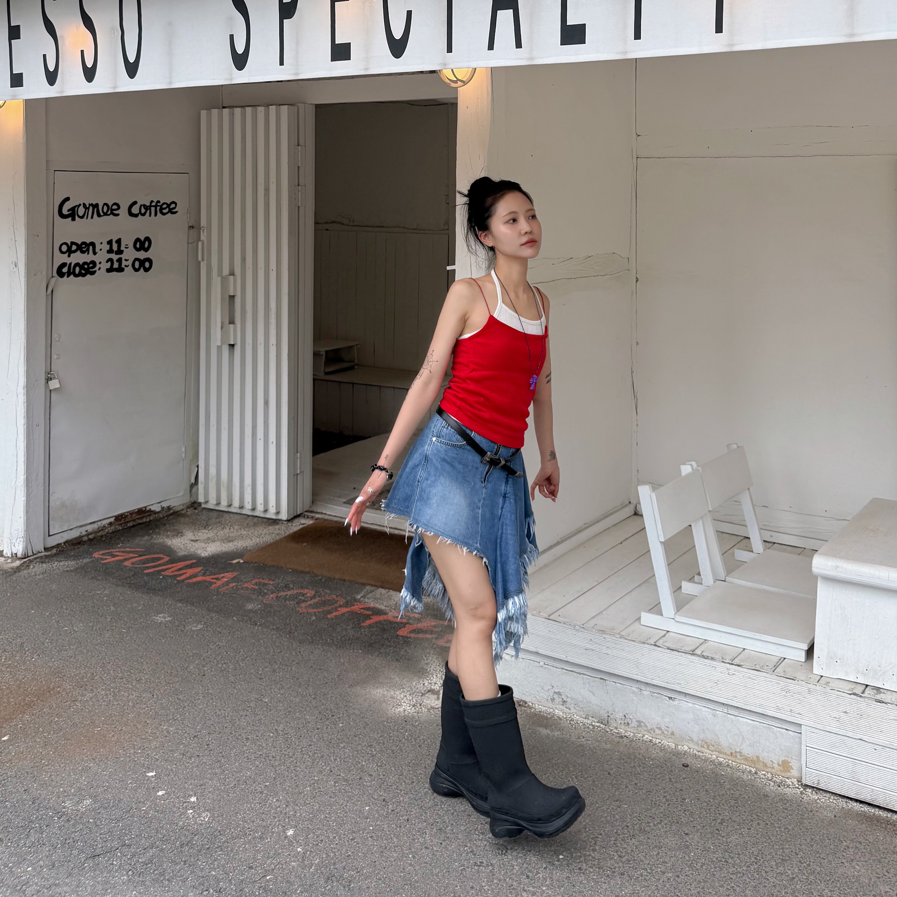 Balenciaga x Crocs Rubber Boot Black, (W) Balenciaga x Crocs Rubber Boot Black 착용 스타일 - 3