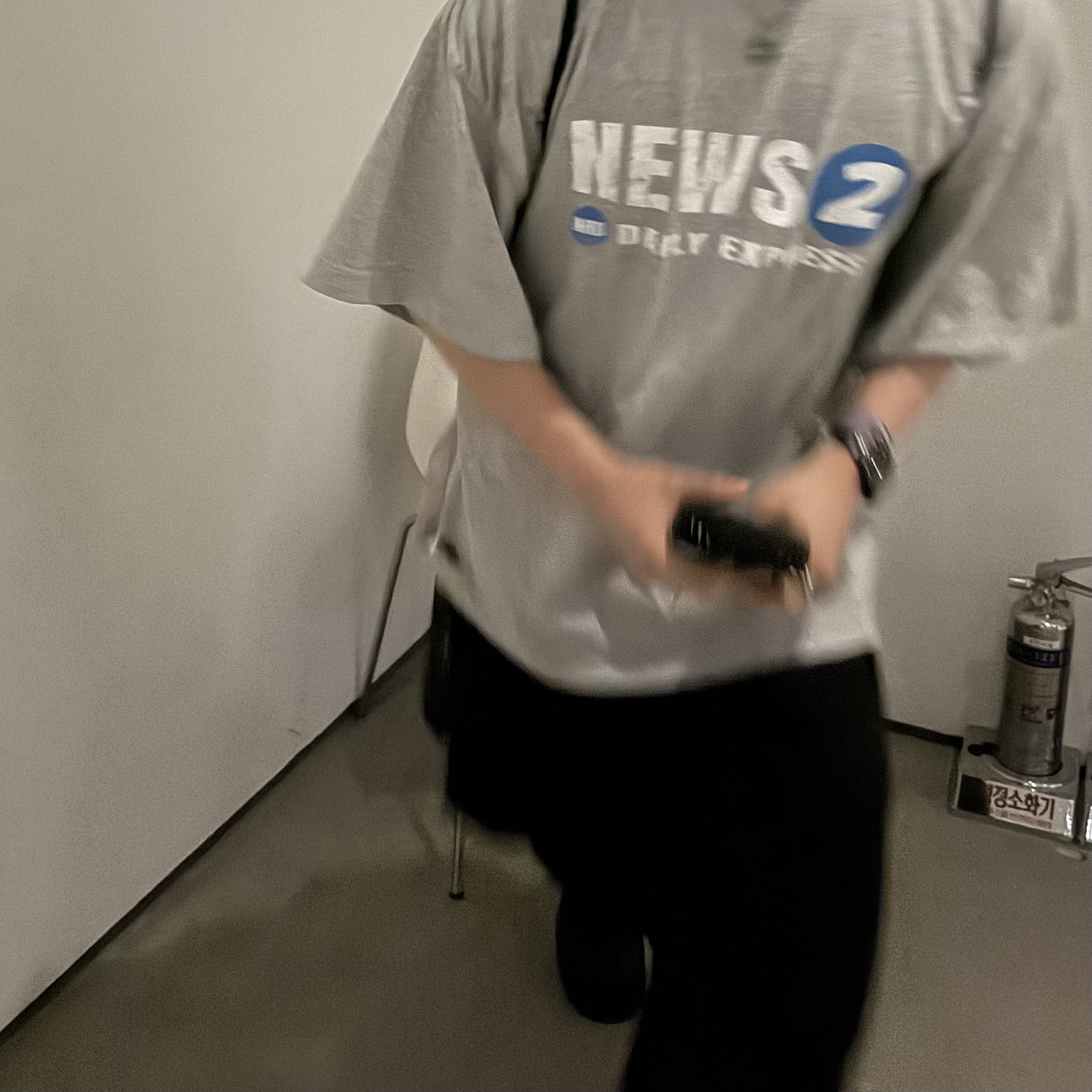 Nonnod Puckering News T-shirt Vintage grey, (W) Balenciaga Venom Boot Black 착용 스타일 - 1