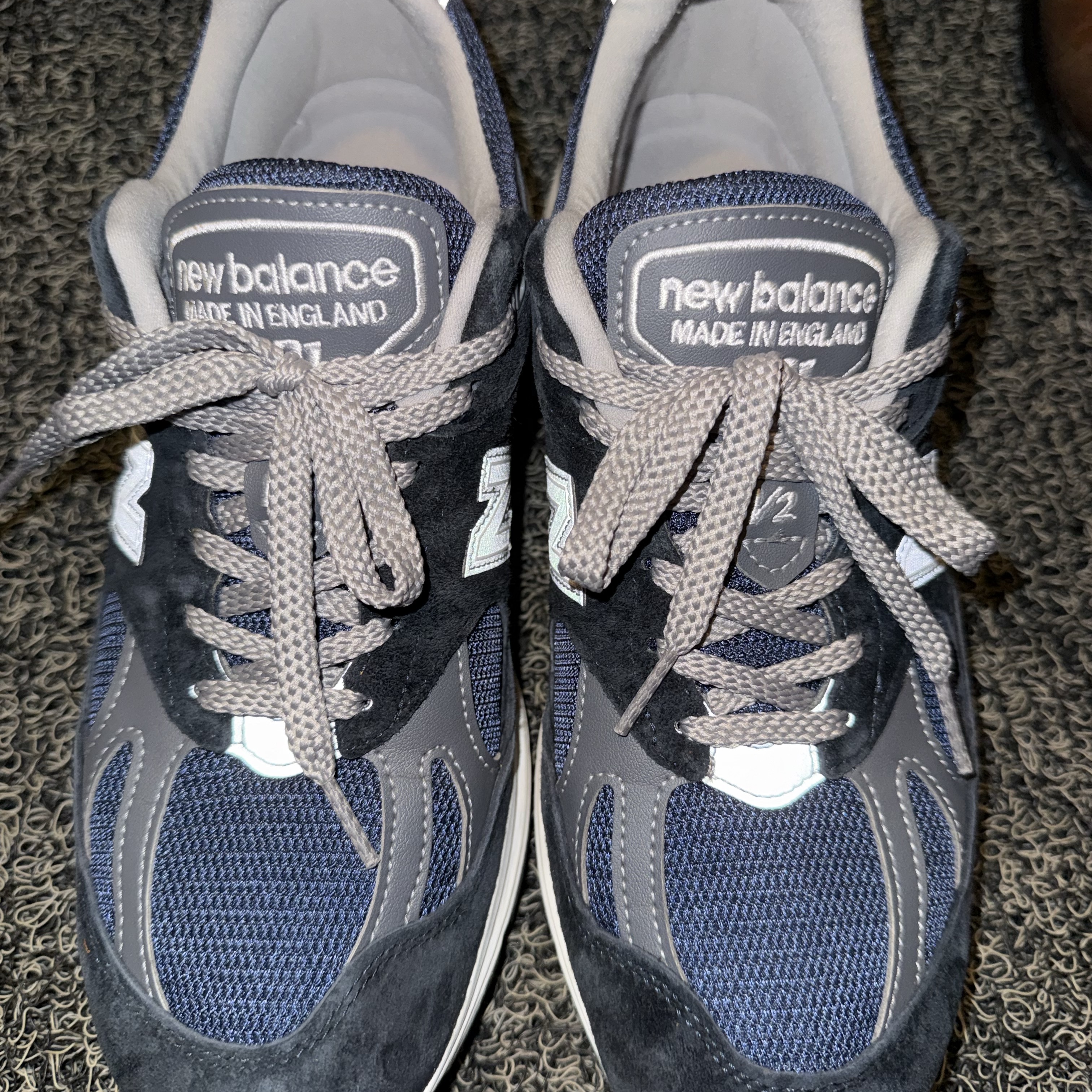 New Balance 991v2 Made in UK Dark Navy Smoked Pearl 착용 스타일 - 1