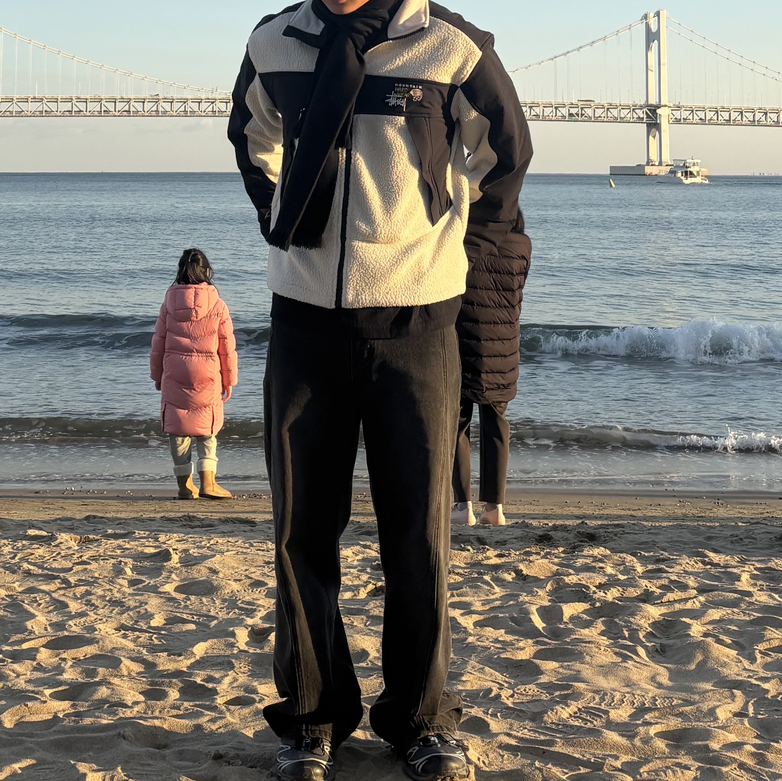 Stussy x Mountain Hardwear Fleece Jacket Stone 착용 스타일