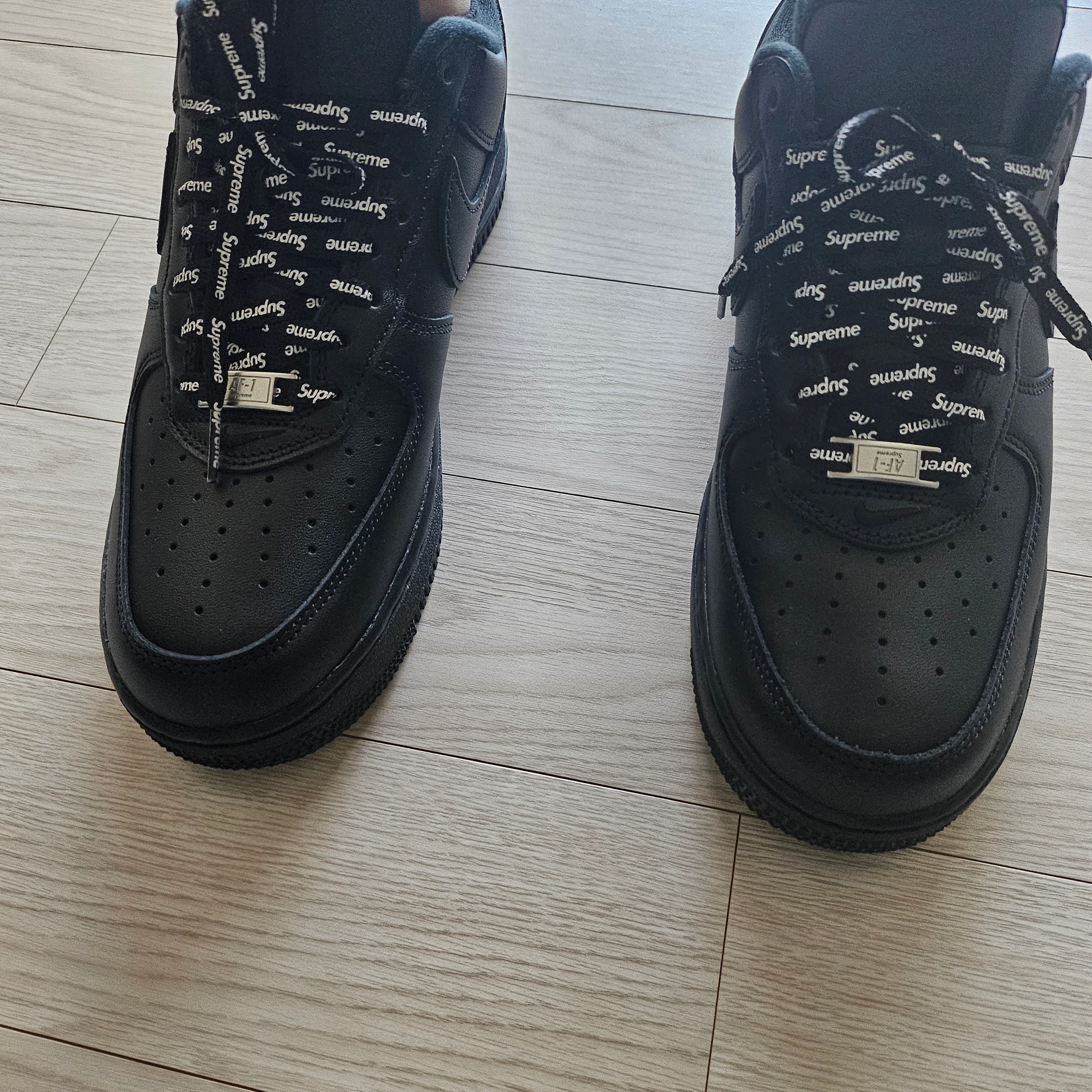 Nike x Supreme Air Force 1 Low Black 착용 스타일