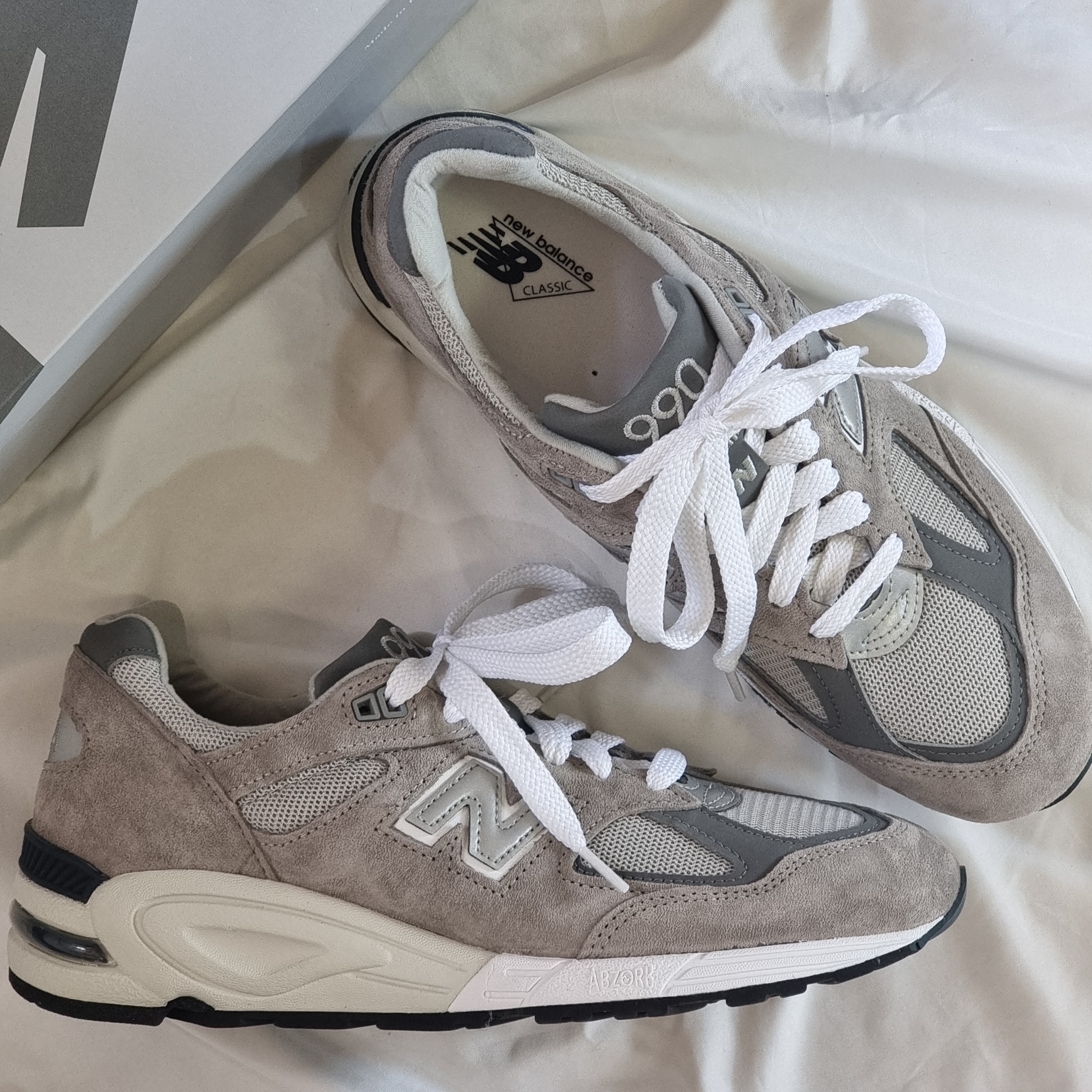 New Balance 990v2 Made in USA Grey 착용 스타일 - 2