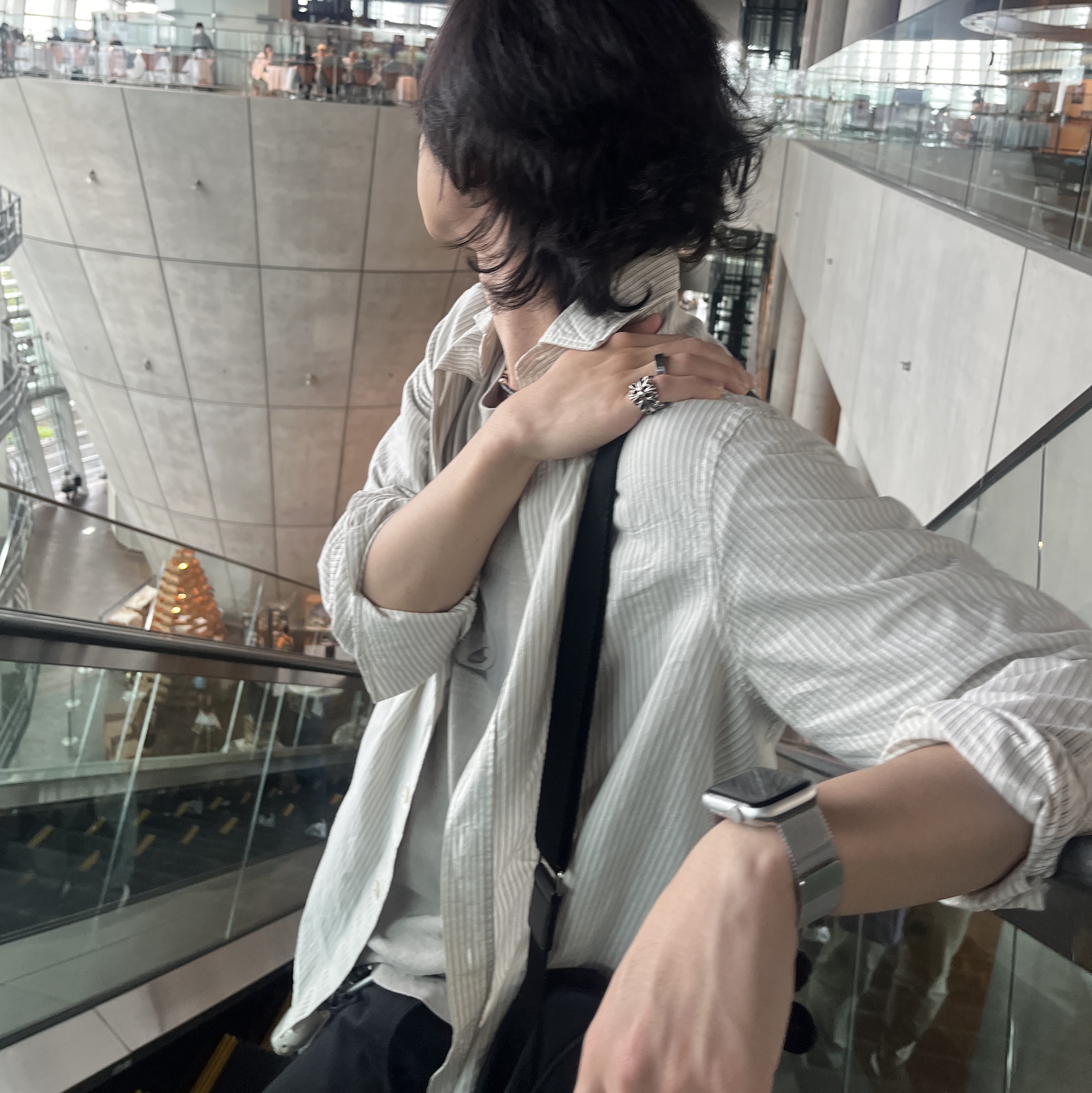 Nonnod Alpine Carpenter Shorts Matt Black 착용 스타일 - 3