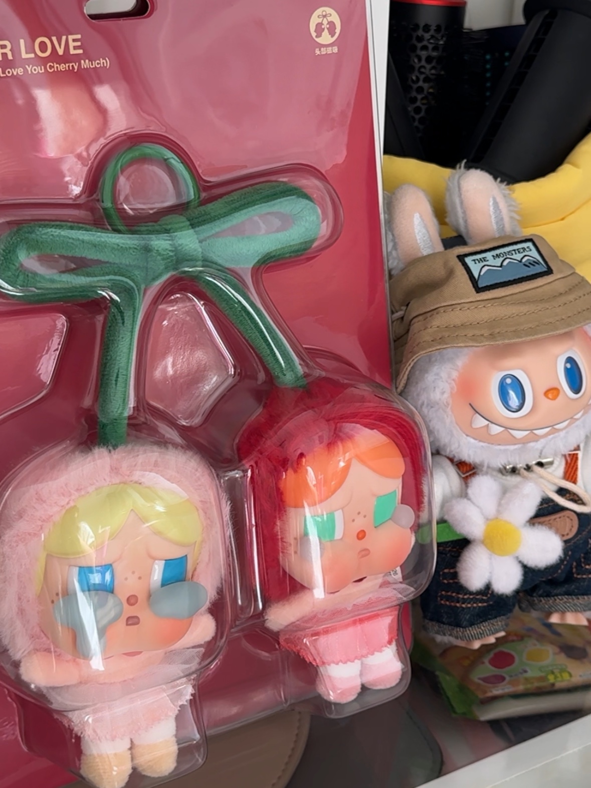 Pop Mart Crybaby Crying For Love Series Vinyl Plush, Pop Mart Fall In Wild Labubu Series Toy Keyring 착용 스타일