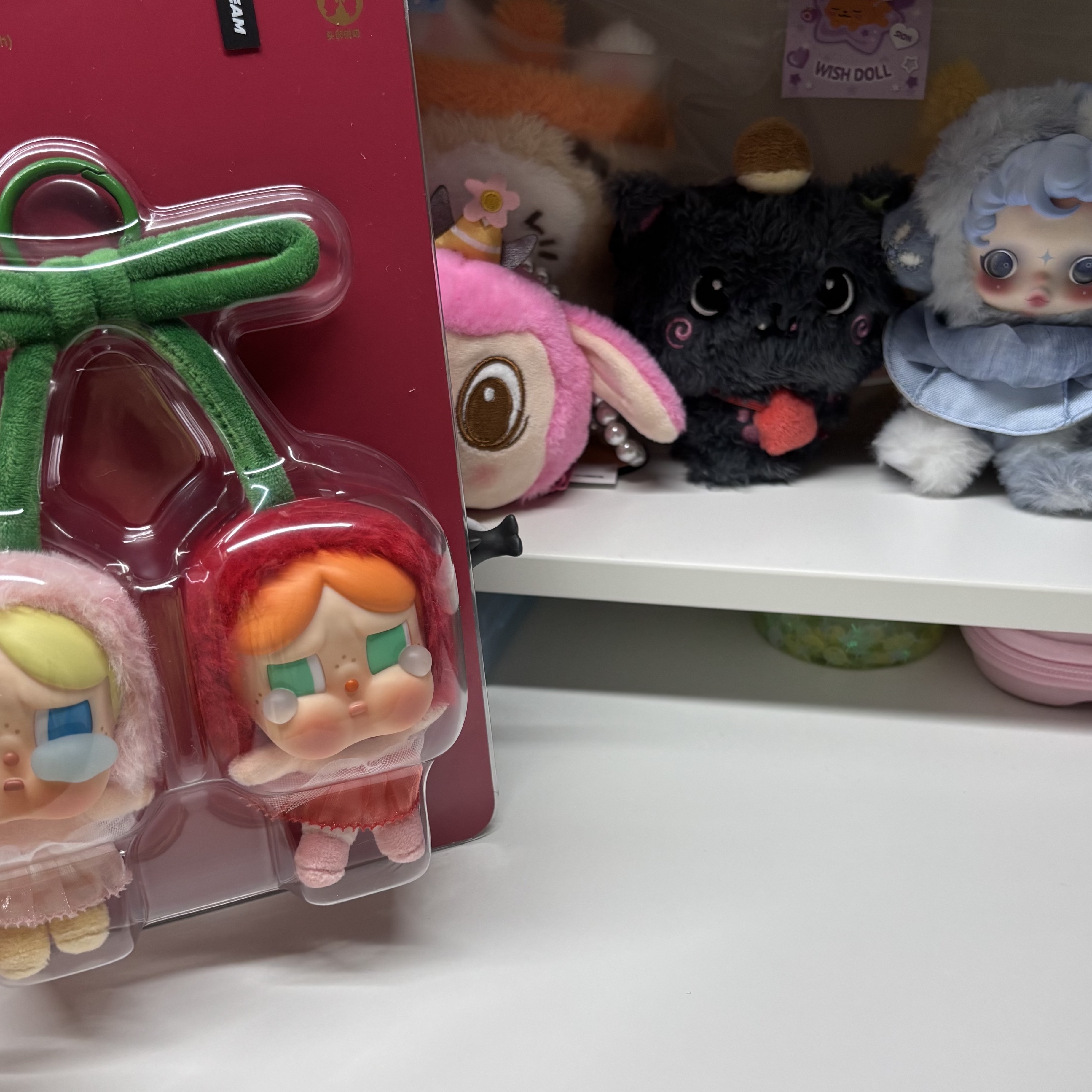 Pop Mart Crybaby Crying For Love Series Vinyl Plush, NCT Wish Steady Wish Doll Keyring Riku Ver. 착용 스타일