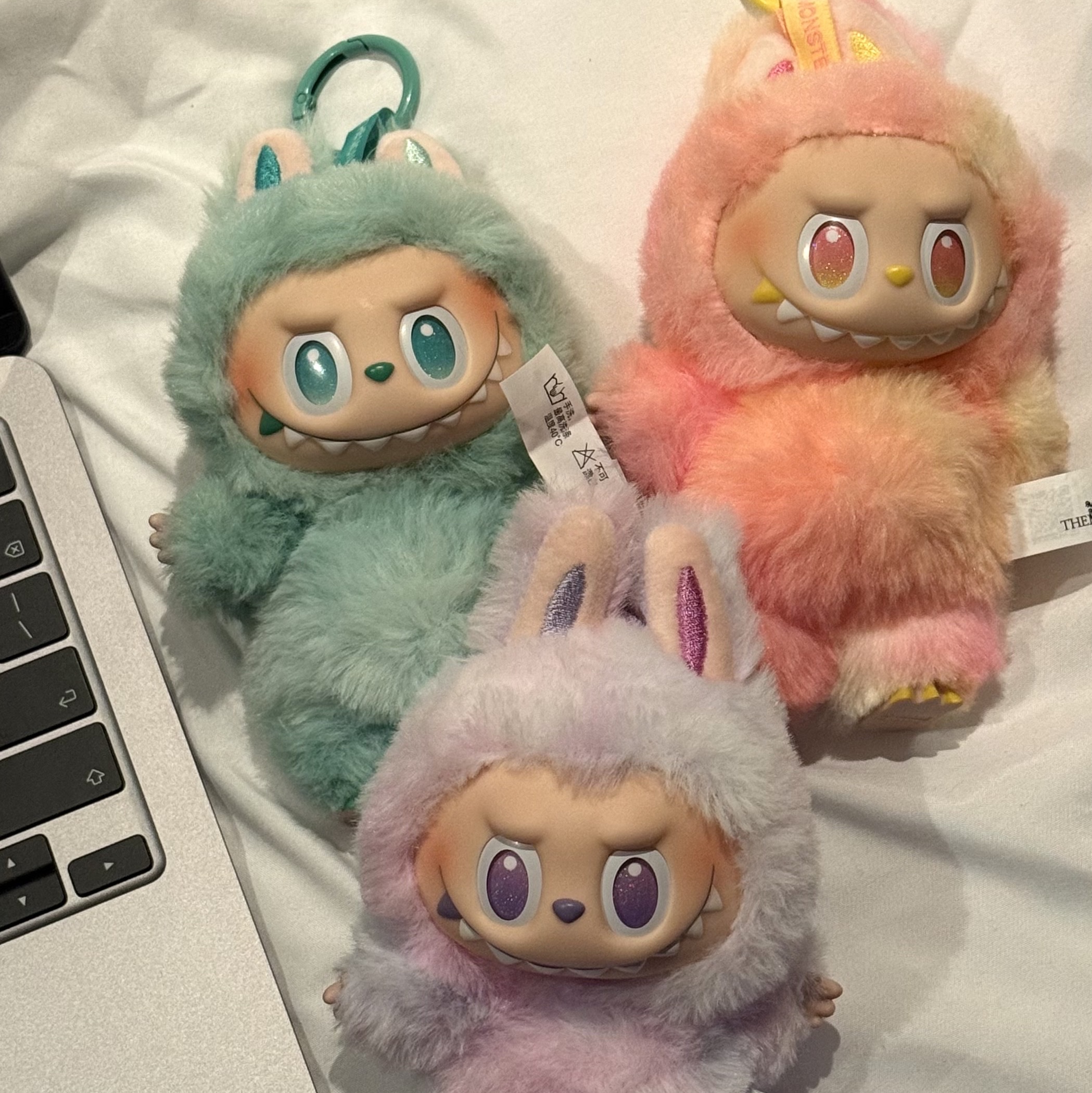 Pop Mart Labubu The Monsters Highlight Series Sealed Case (6 Blind Boxes), Pop Mart Labubu The Monsters Highlight Series Luck Keyring (Opened Case) 착용 스타일