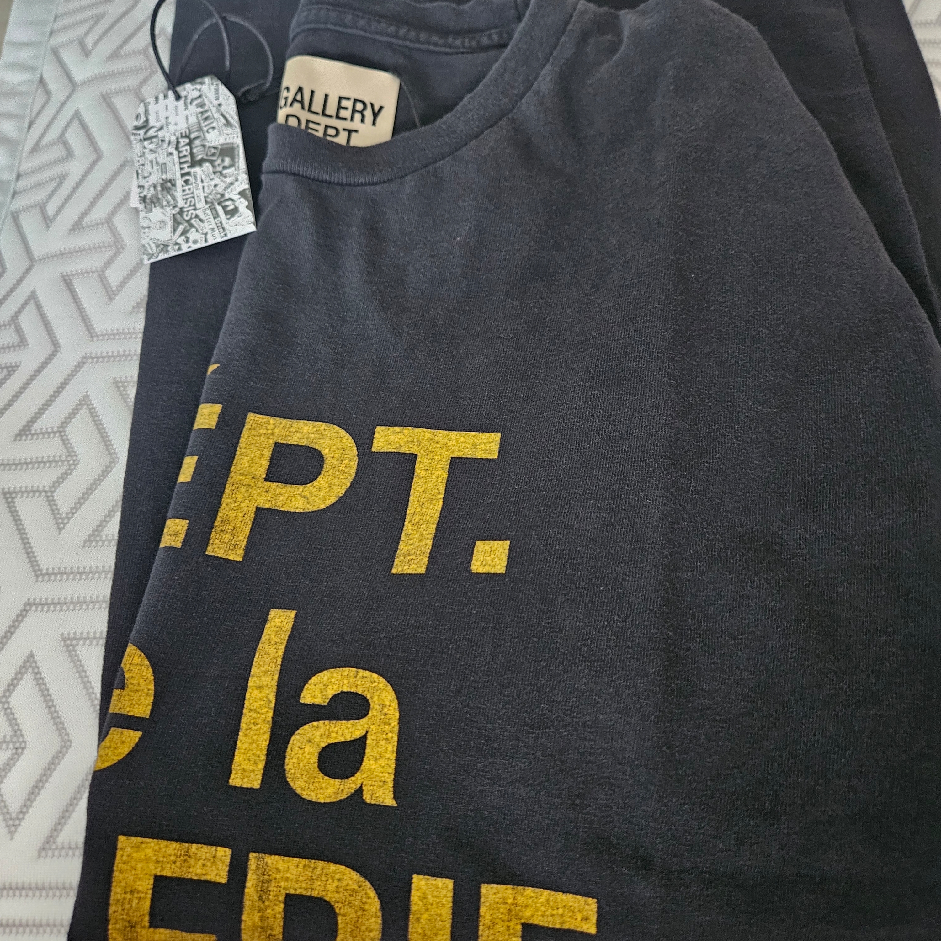 (W) Hermes Extra Sandal Nappa & Noir, Chrome Hearts Horseshoe Logo Pocket T-Shirt White 착용 스타일 - 5