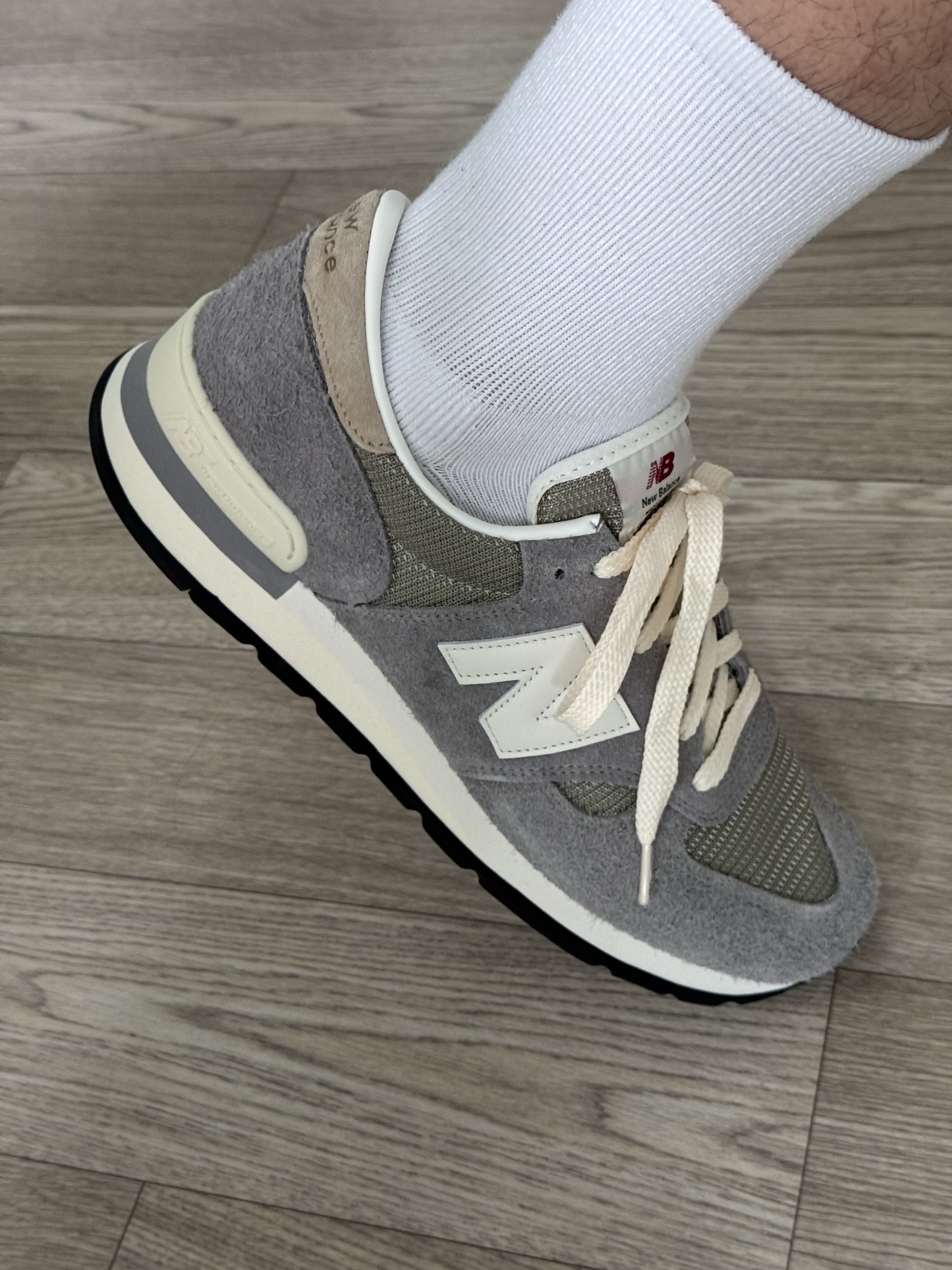 New Balance 990v1 Made in USA Marblehead Incense 착용 스타일
