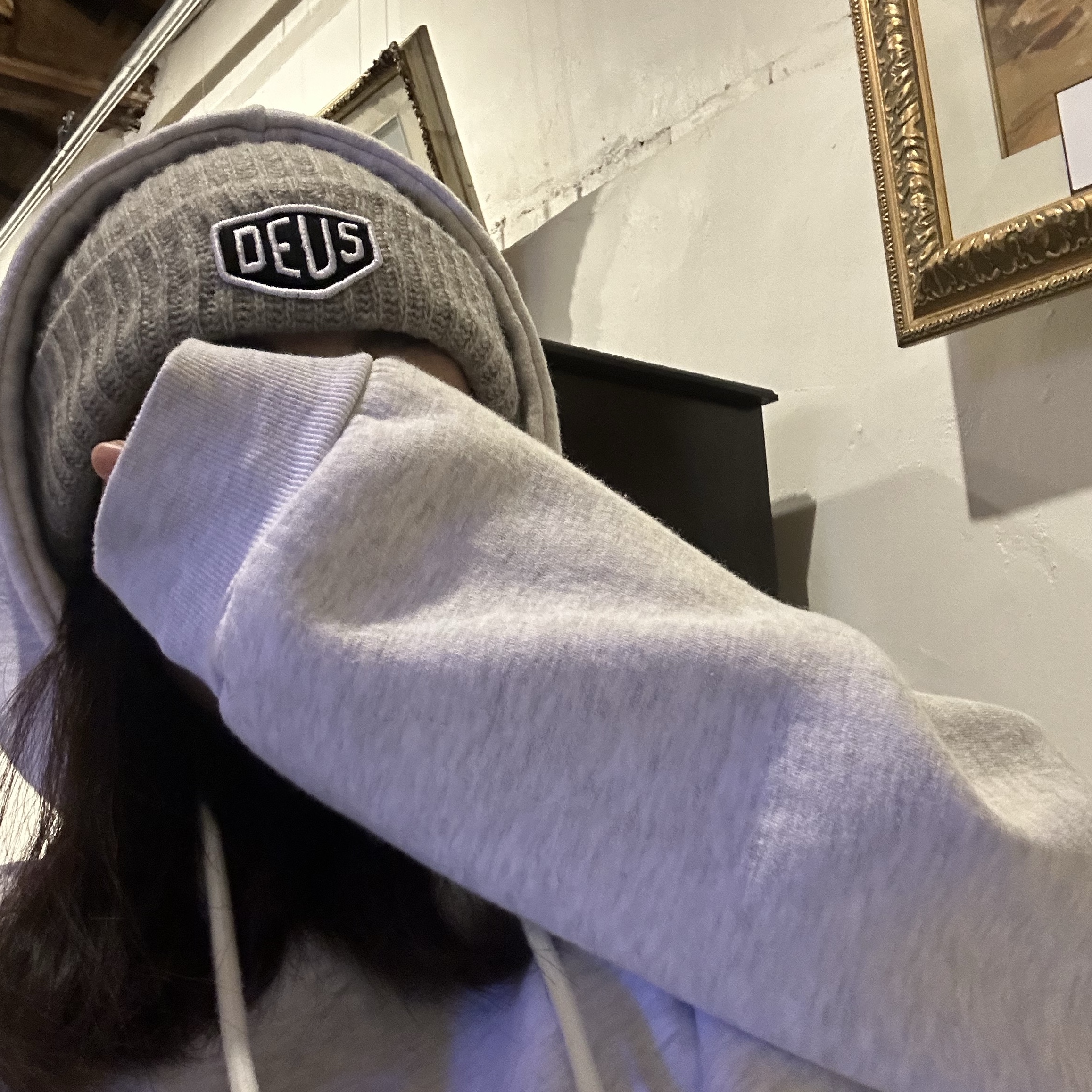 Deus Ex Machina Shield Beanie Charcoal 착용 스타일