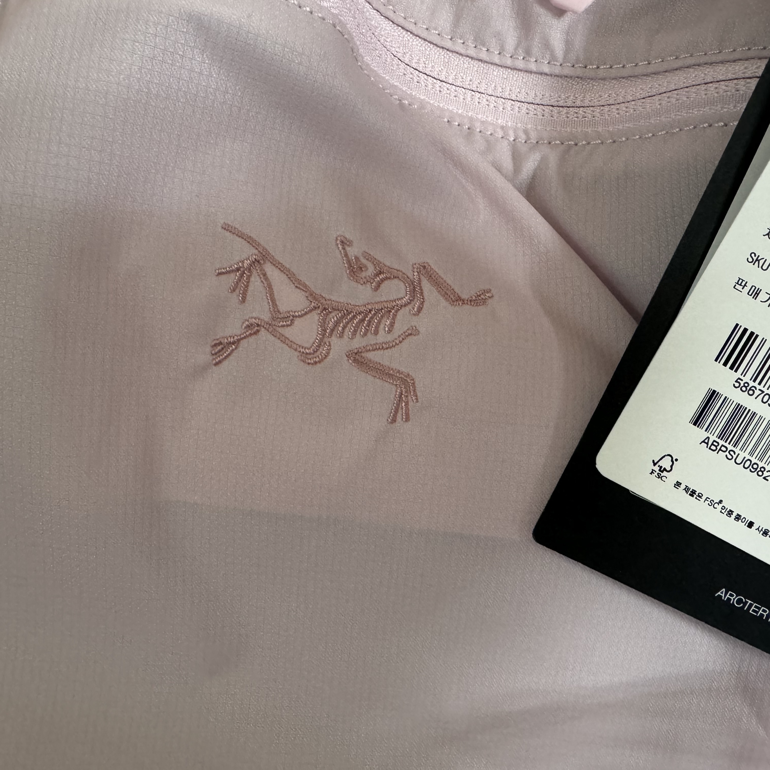 Arc'teryx Heliad 15 Backpack Pink Glow 착용 스타일
