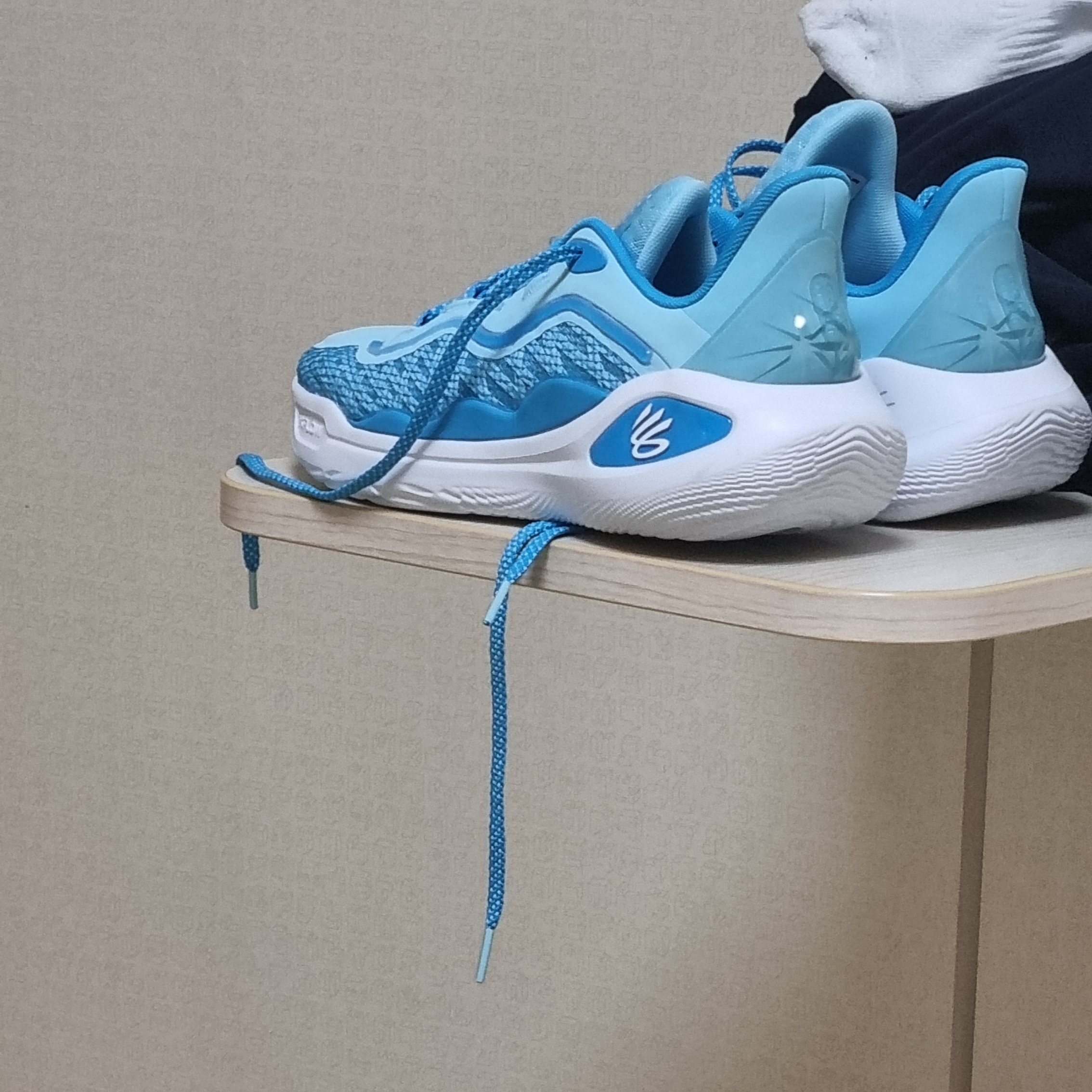 Under Armour Curry 11 Sky Blue Capri 착용 스타일