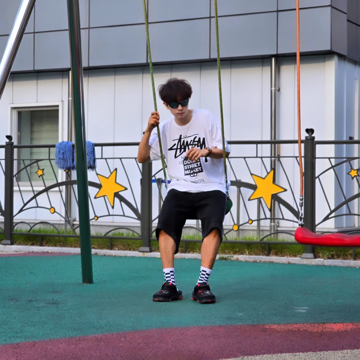 Stussy DSM World Tour T-Shirt White, Samsung Galaxy Watch6 44mm LTE Silver (Korean Ver.) 착용 스타일 - 5