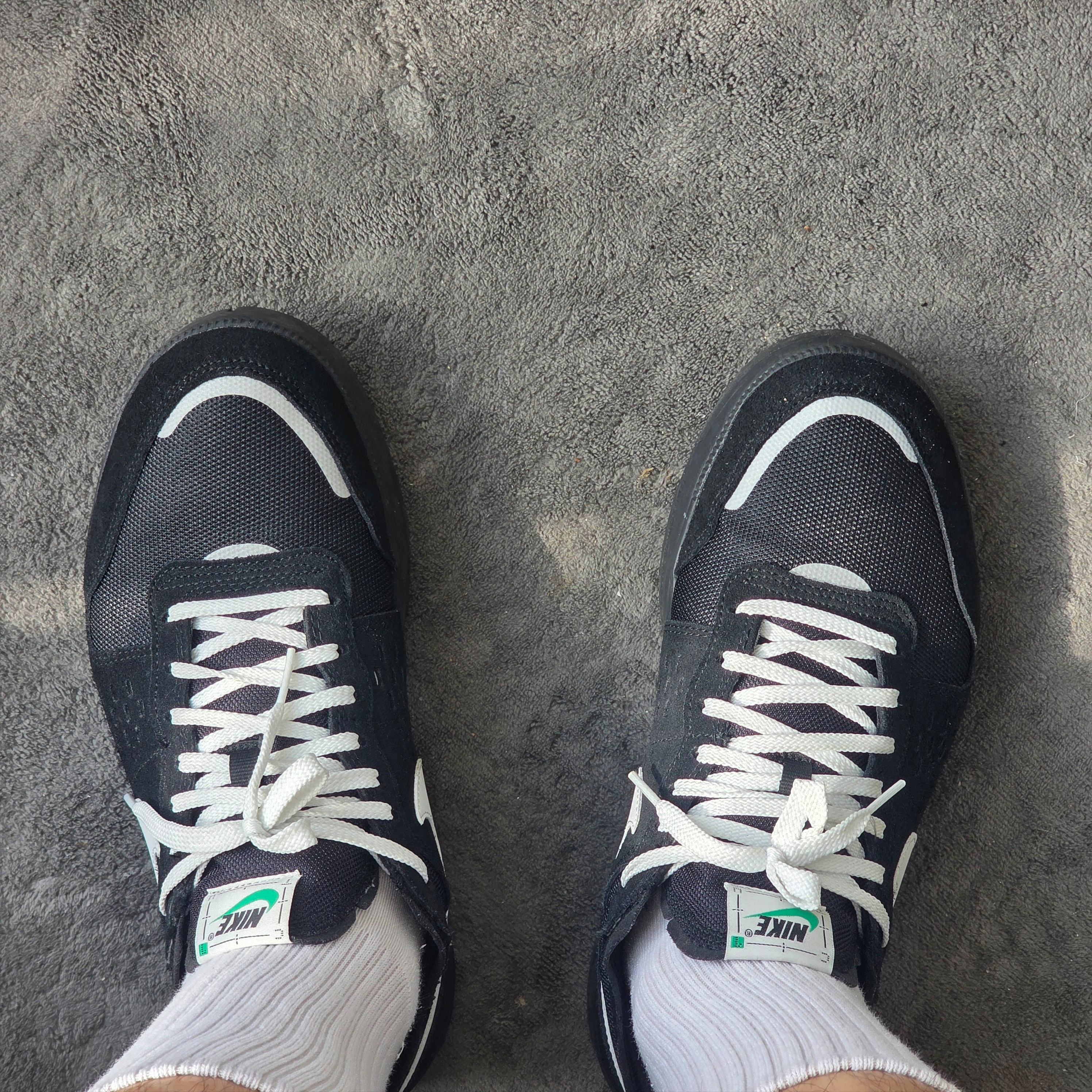 Nike C1TY Black Stadium Green 착용 스타일 - 2