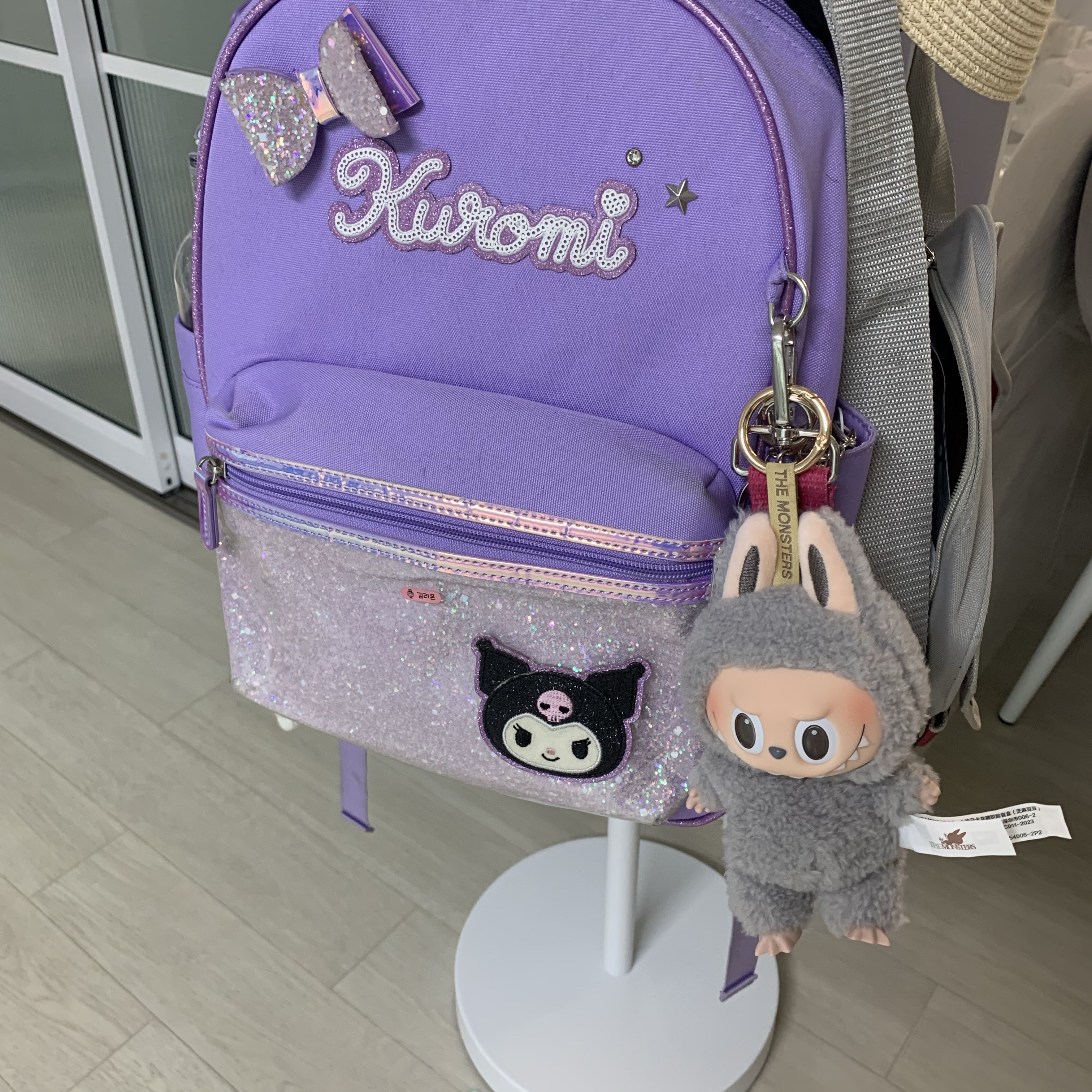 Pop Mart Labubu The Monsters Labubu Tasty Macarons Series Sesame Bean Keyring (Opened Case) 착용 스타일