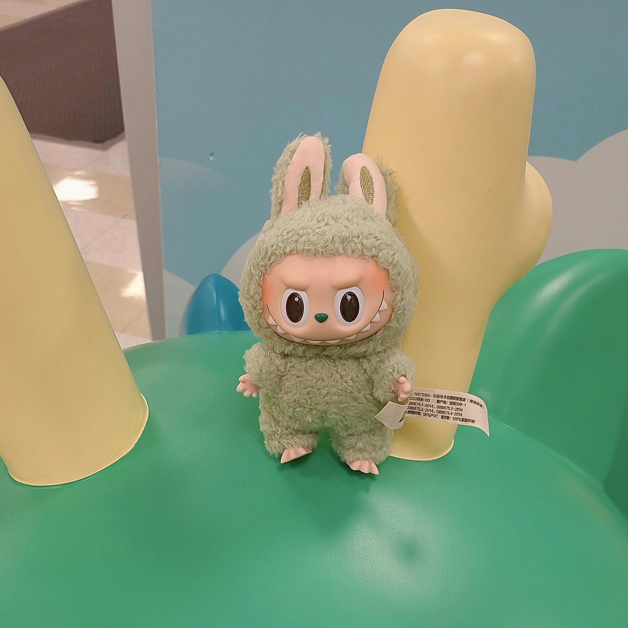 Pop Mart The Monsters Labubu Tasty Macarons Series Sealed Case (6 Blind Boxes), Pop Mart Labubu The Monsters Labubu Tasty Macarons Series Green Grape Keyring 착용 스타일 - 2