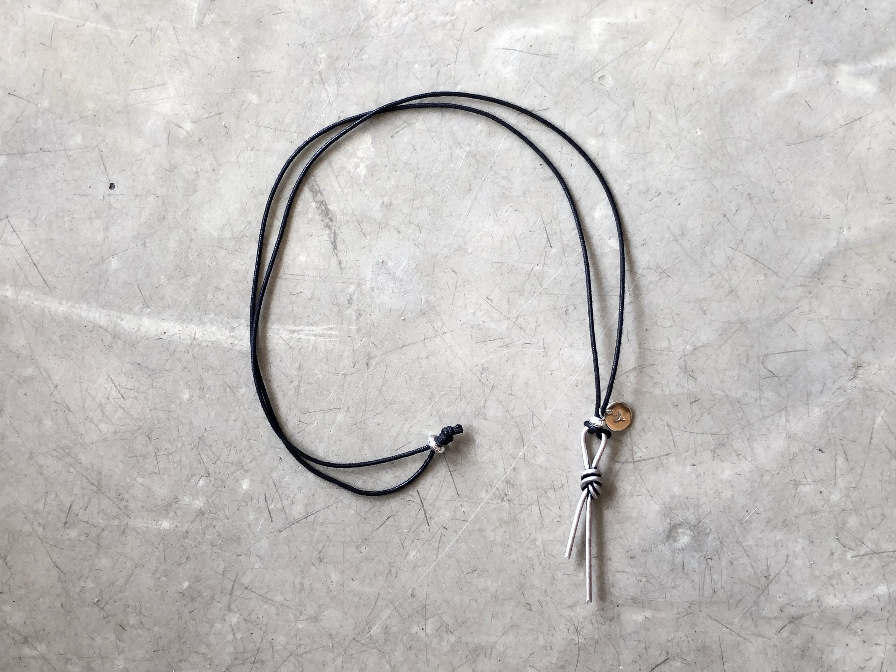 YOUCHE SR Knot Necklace 001 착용 스타일 - 3