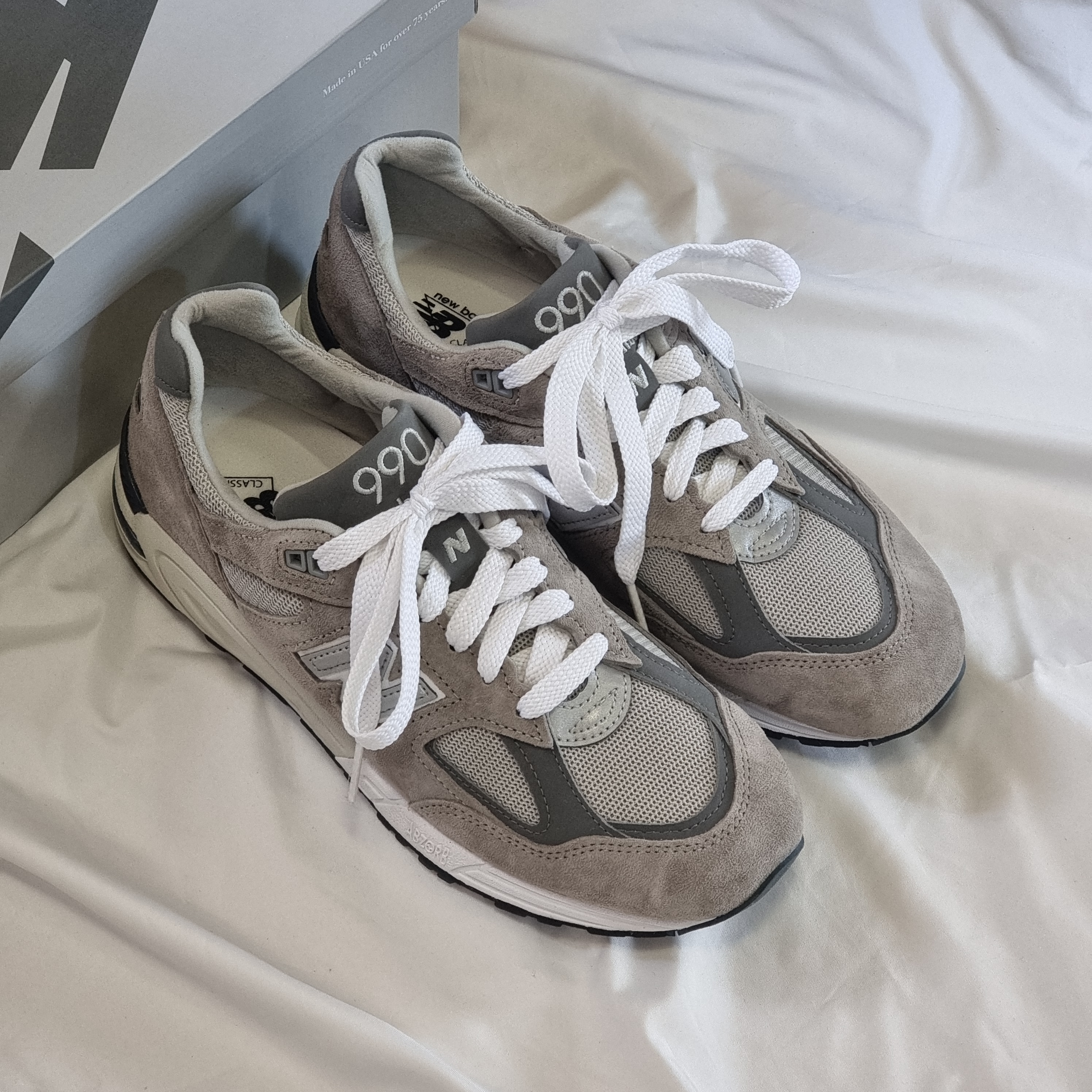 New Balance 990v2 Made in USA Grey 착용 스타일 - 1