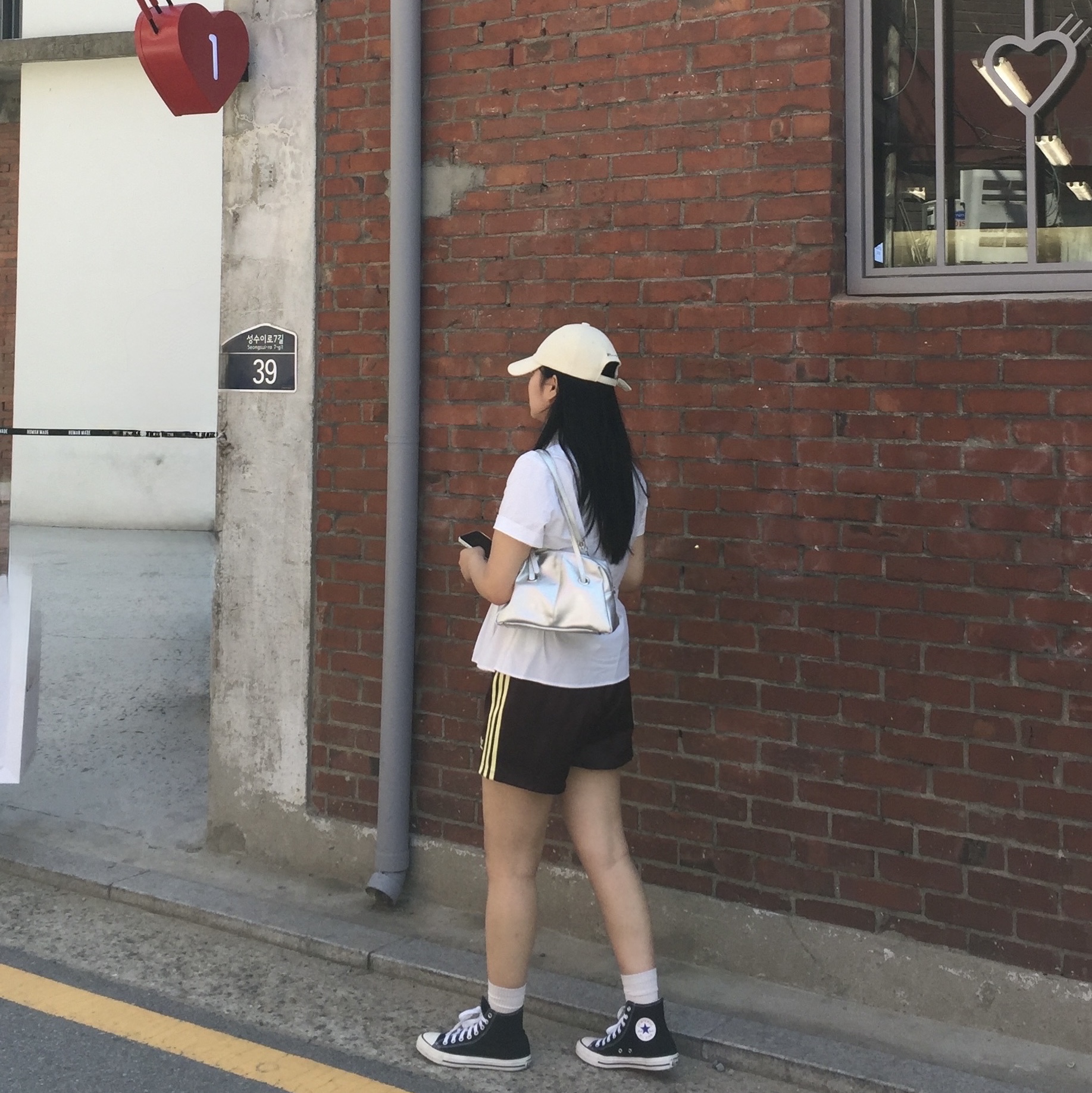 (W) Adidas 3-Stripes Satin Shorts Shadow Brown - KR Sizing 착용 스타일 - 2