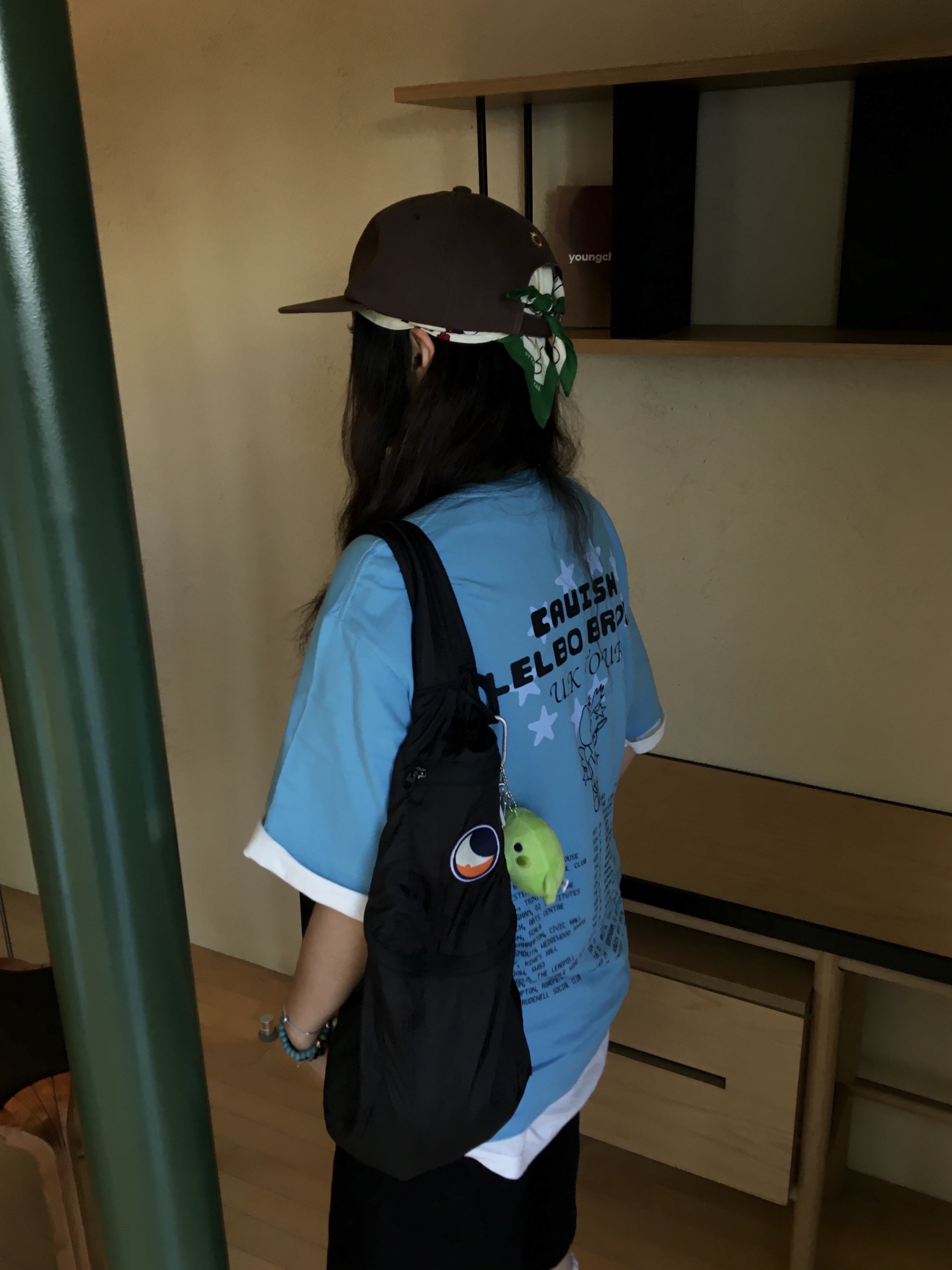 CAVISH x LELBOBROWN U.K Tour SS Tee Blue, Hello Sunrise Washed VTG Cat Logo 6panel Cap Brown 착용 스타일 - 2