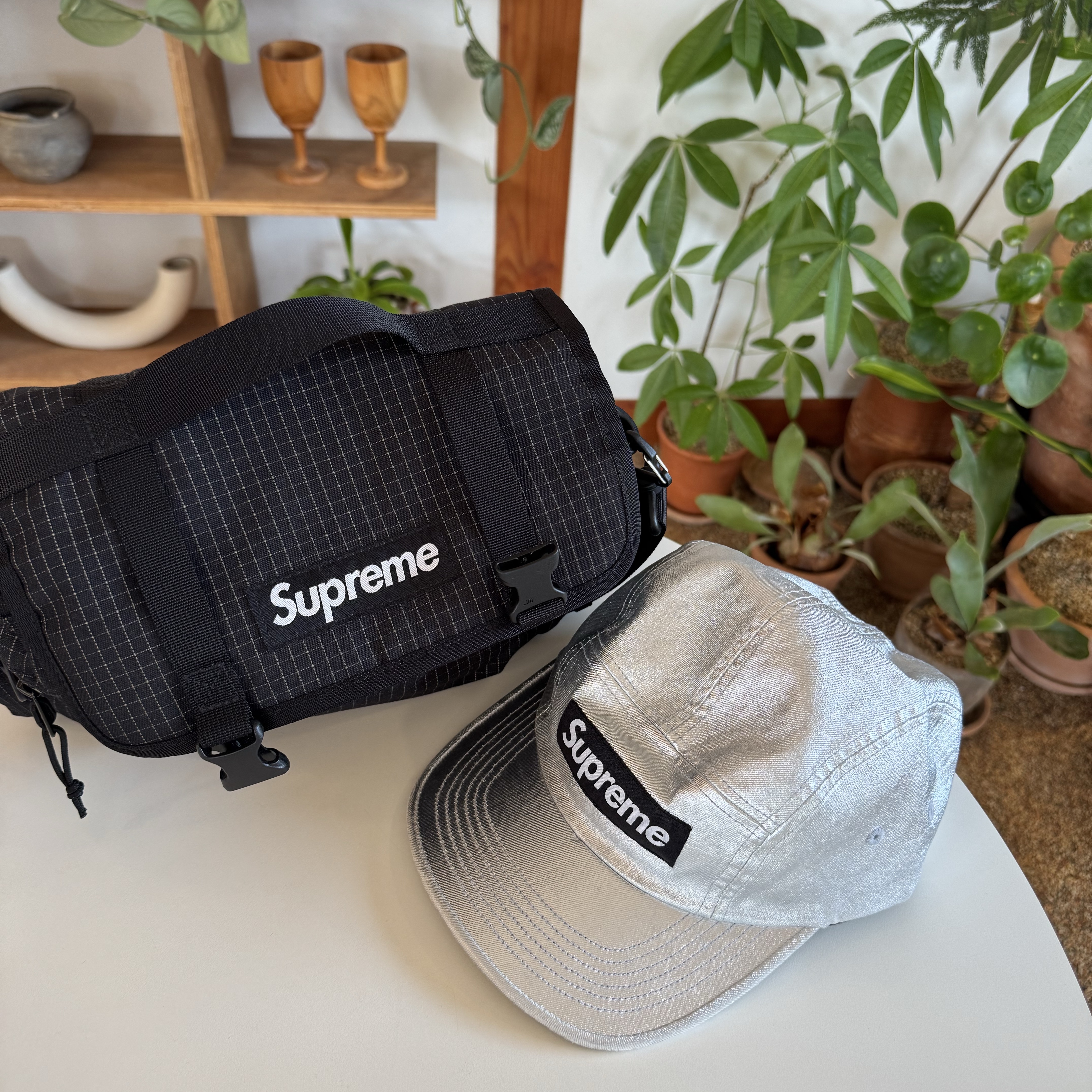 Supreme Mini Duffle Bag Black - 24SS, Supreme Washed Chino Twill Camp Cap Silver - 25SS 착용 스타일
