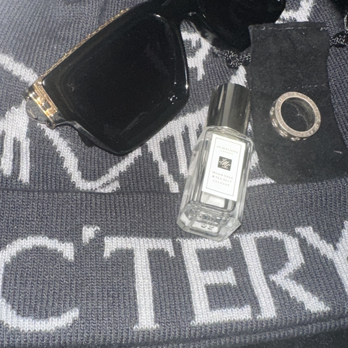 Jo Malone Cologne Collection, Arc'teryx Bird Word Toque Black Void 착용 스타일