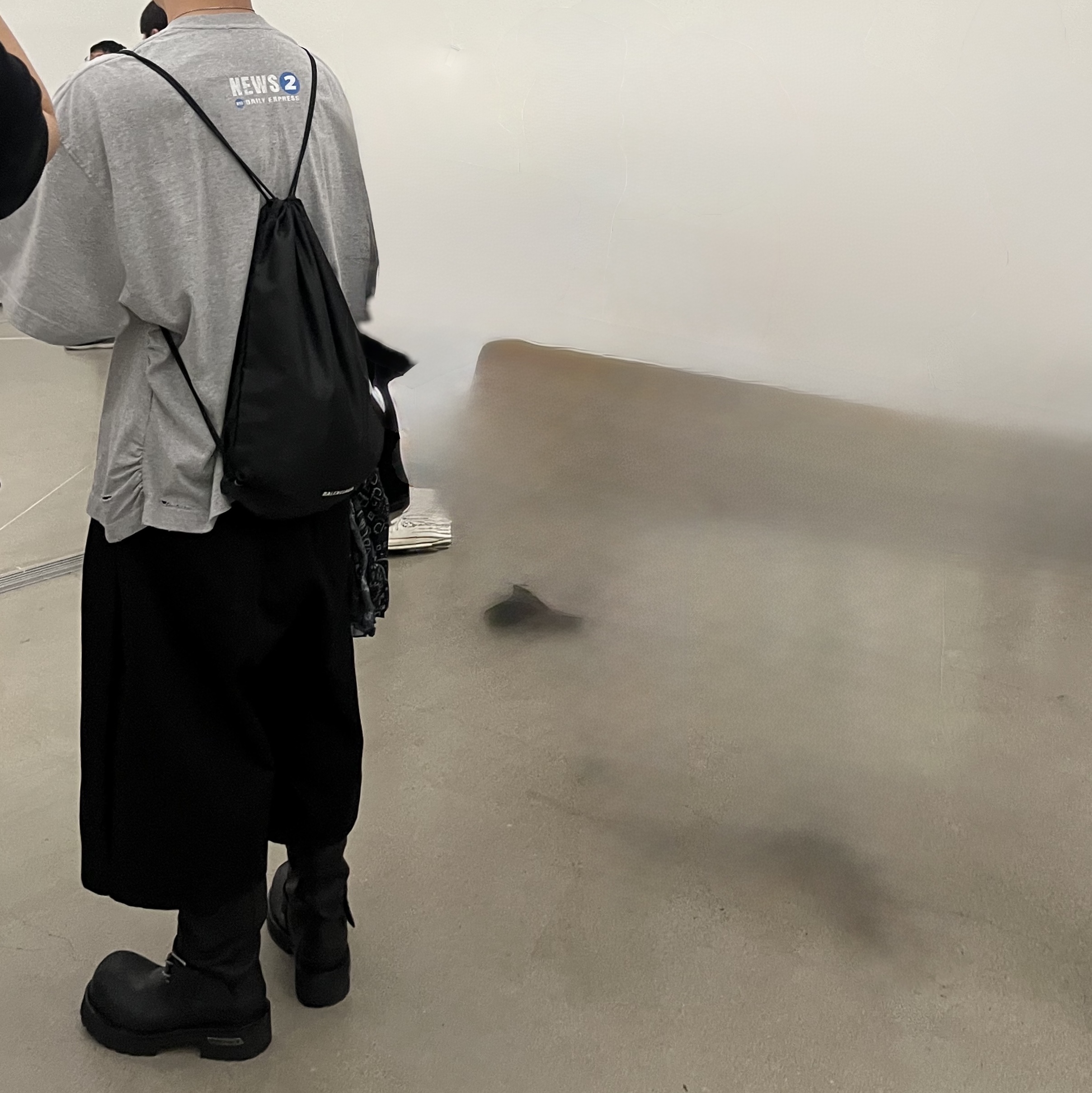 Nonnod Puckering News T-shirt Vintage grey, (W) Balenciaga Venom Boot Black 착용 스타일 - 4