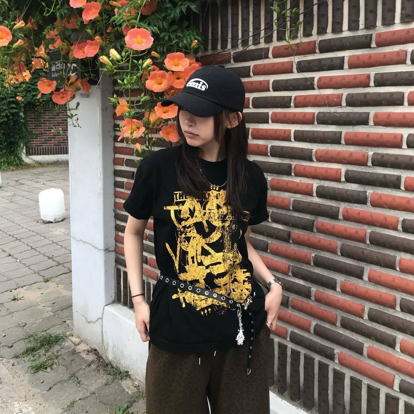 Thevinylhouse Vintage Drawing Tee Black 착용 스타일